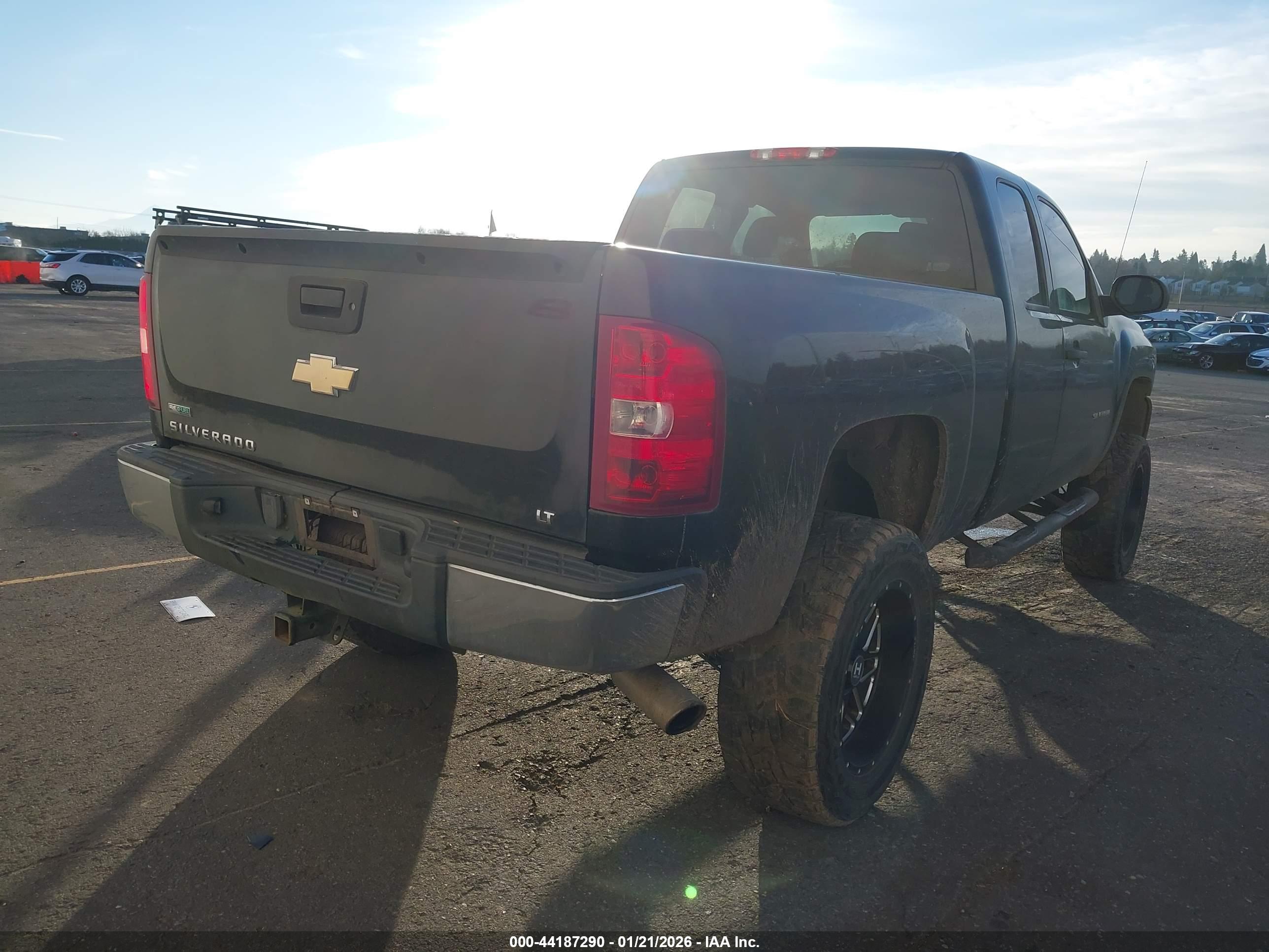 CHEVROLET SILVERADO image 4