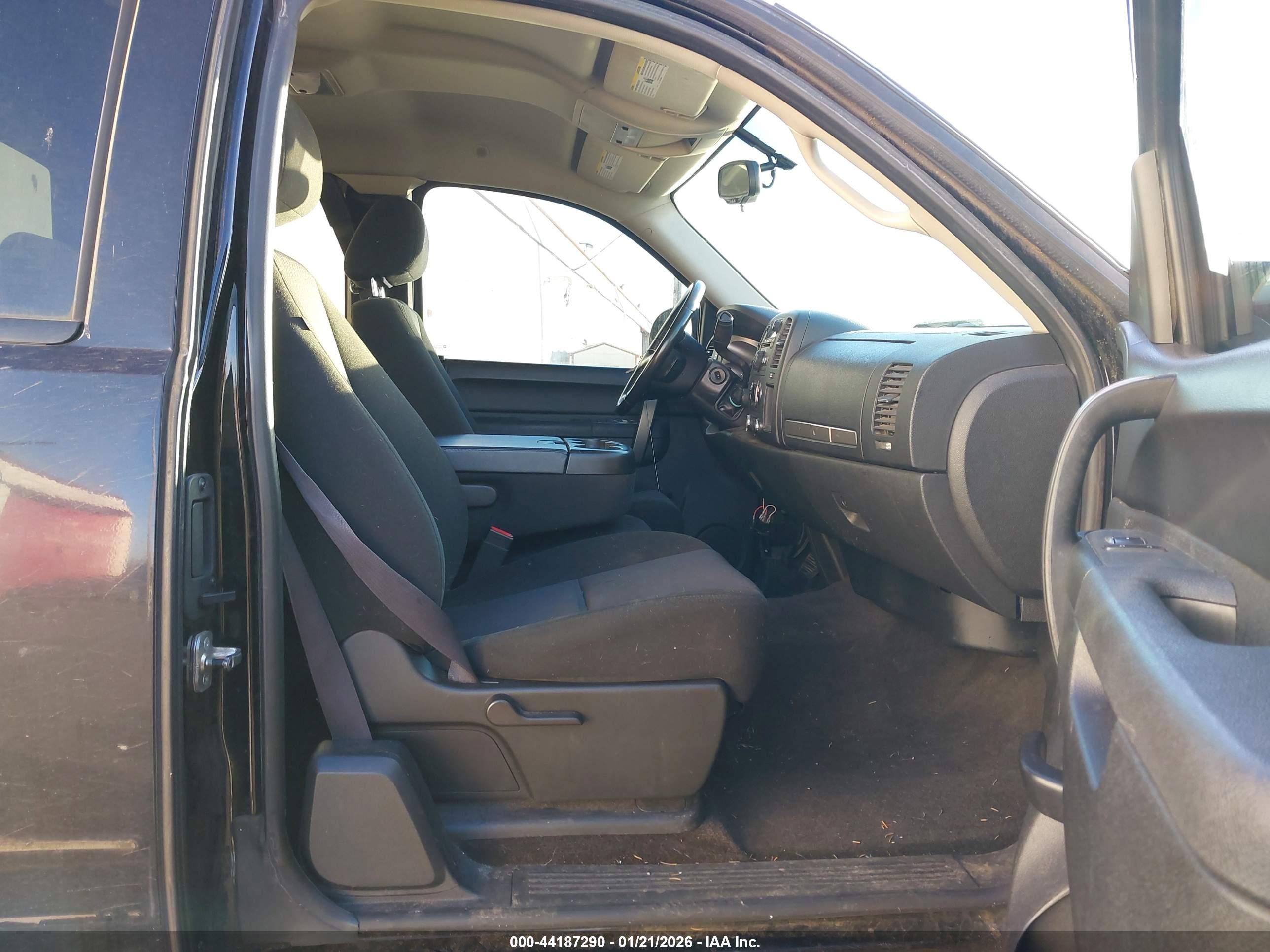 CHEVROLET SILVERADO image 5