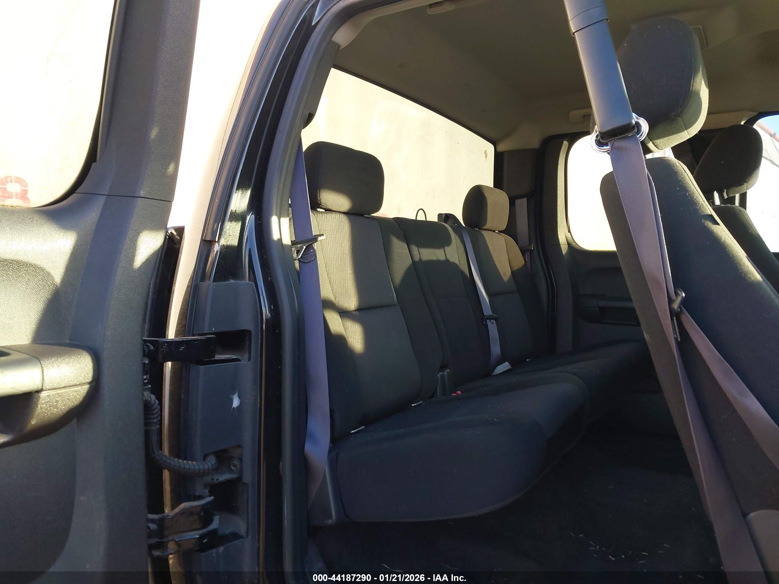 CHEVROLET SILVERADO image 8
