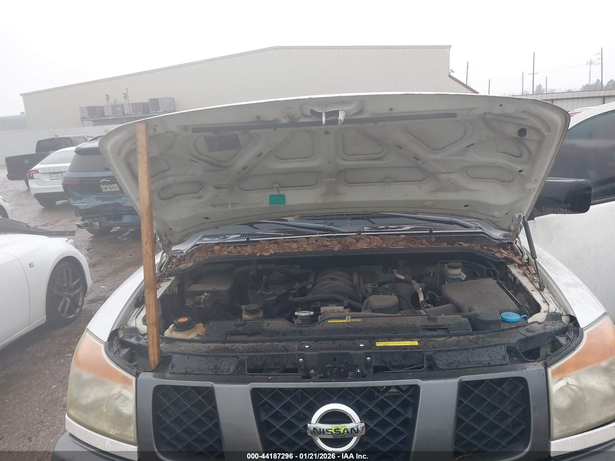 NISSAN TITAN image 10
