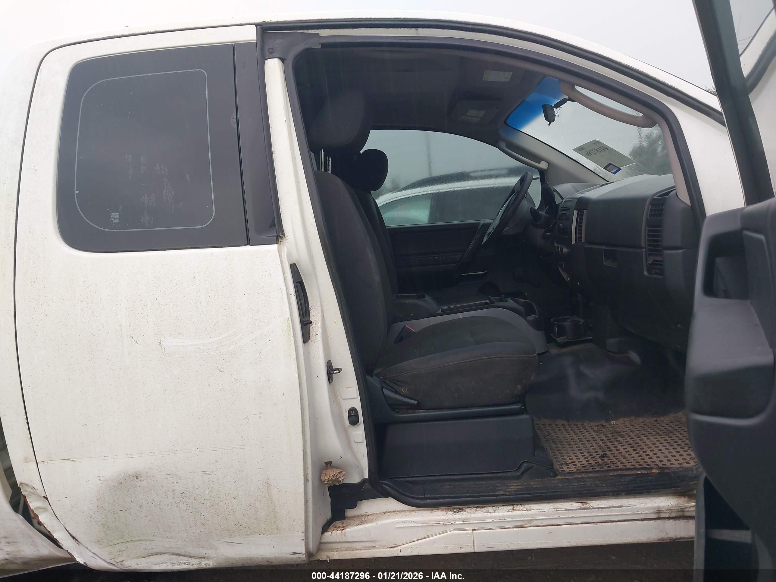 NISSAN TITAN image 5