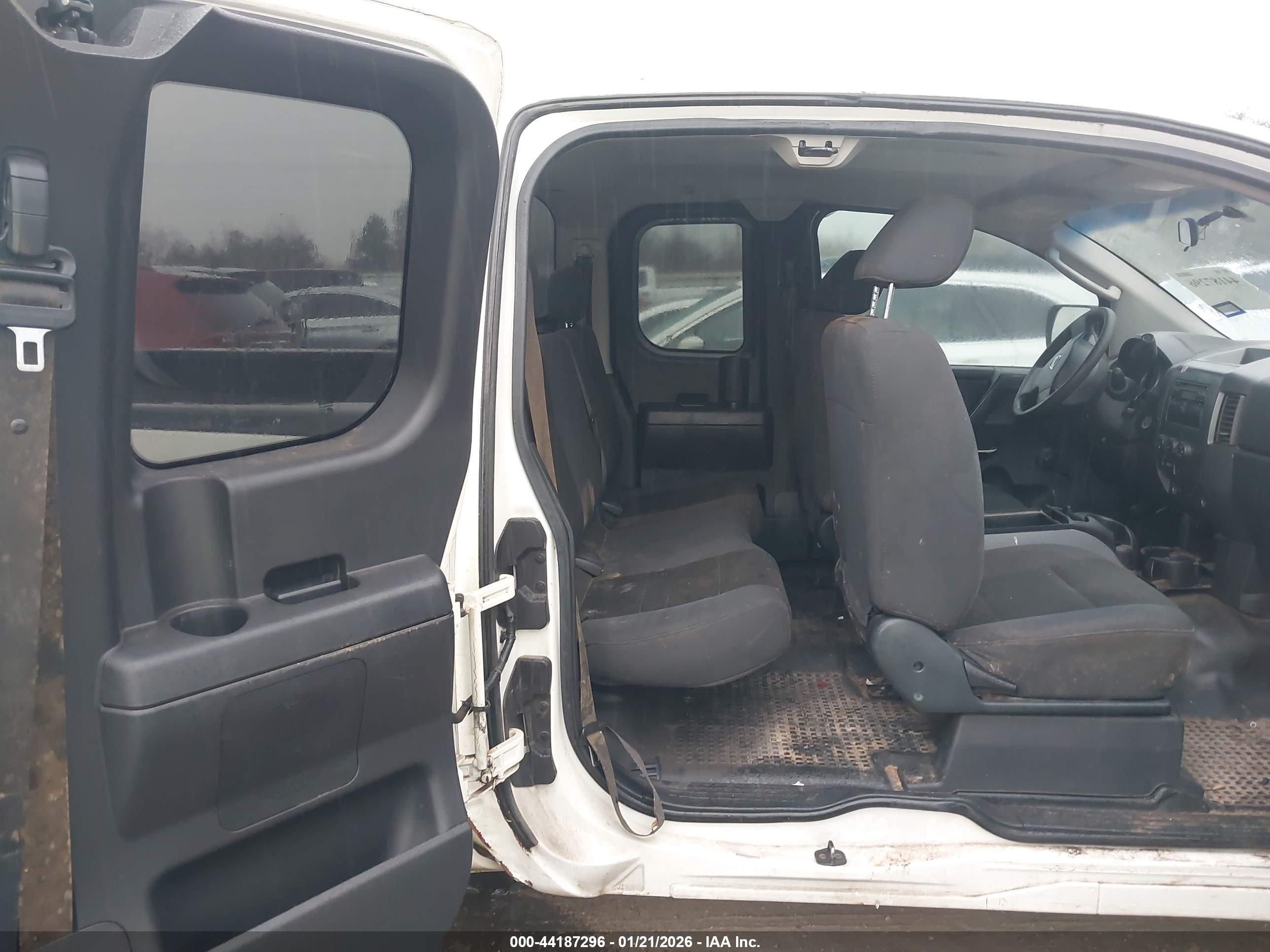 NISSAN TITAN image 8
