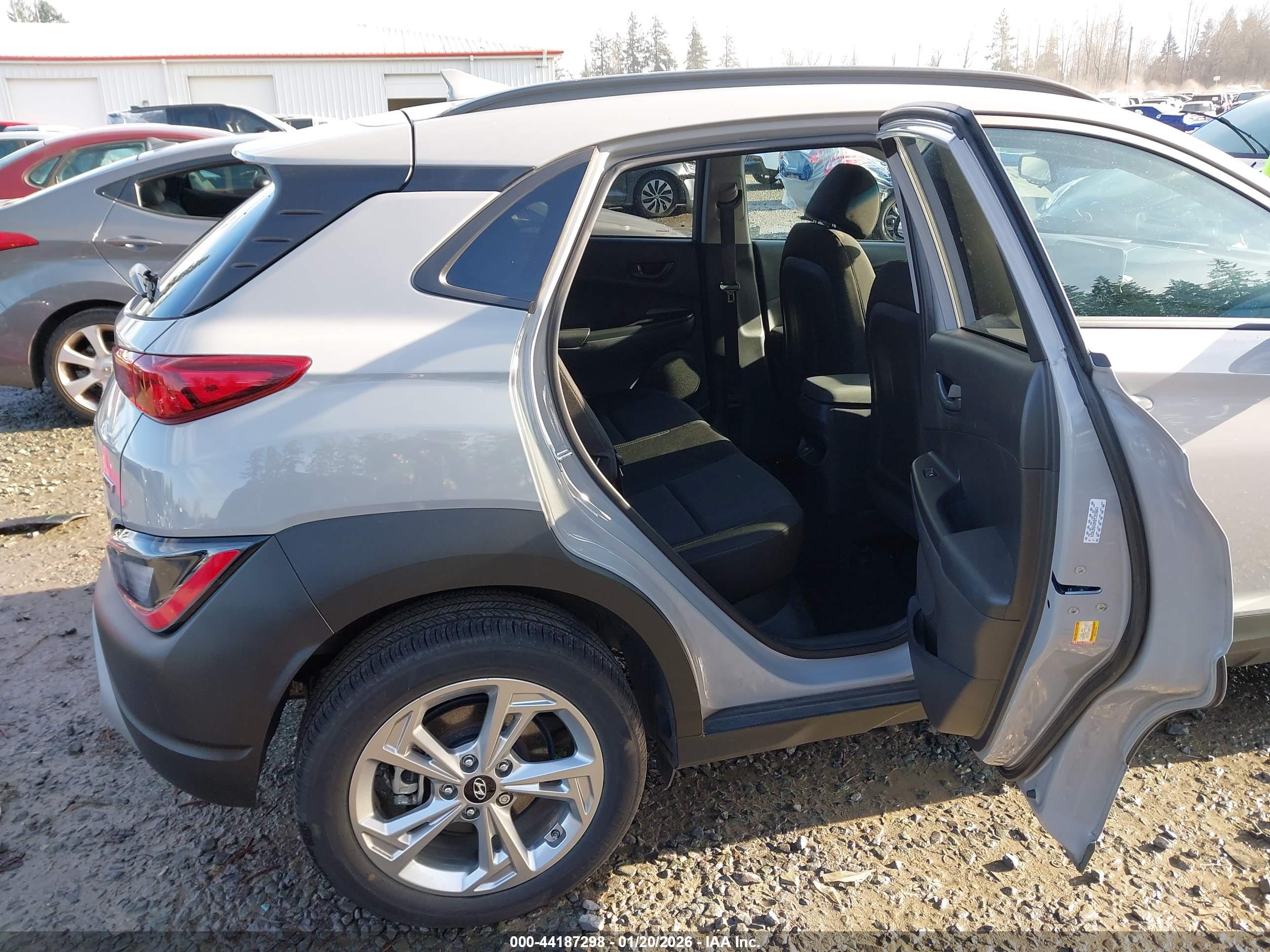 HYUNDAI KONA image 8