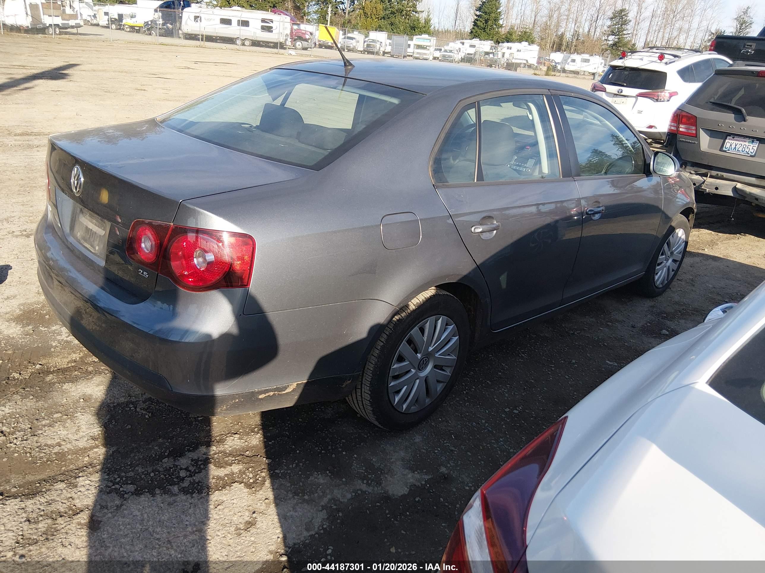 VOLKSWAGEN JETTA image 4