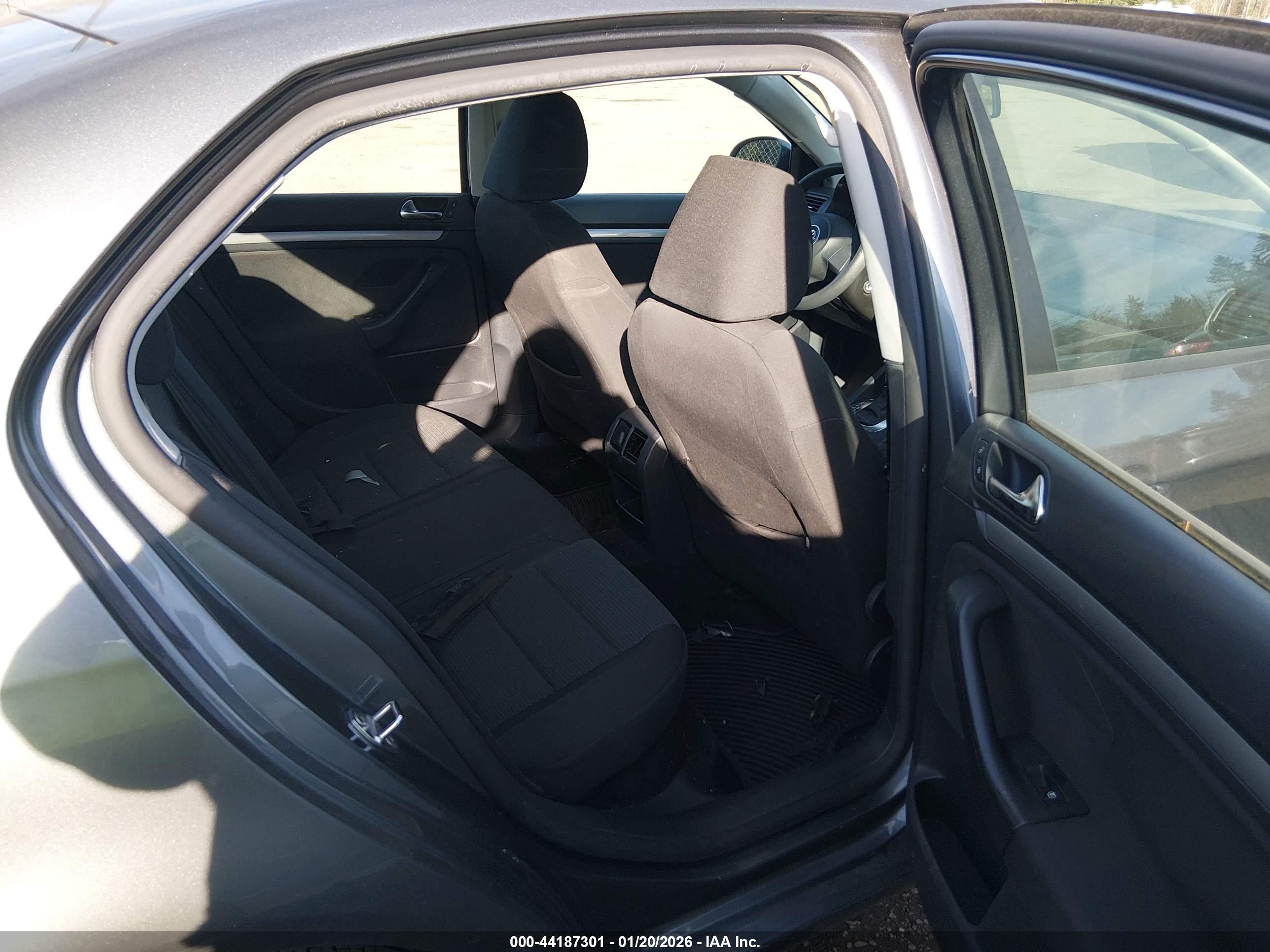 VOLKSWAGEN JETTA image 8