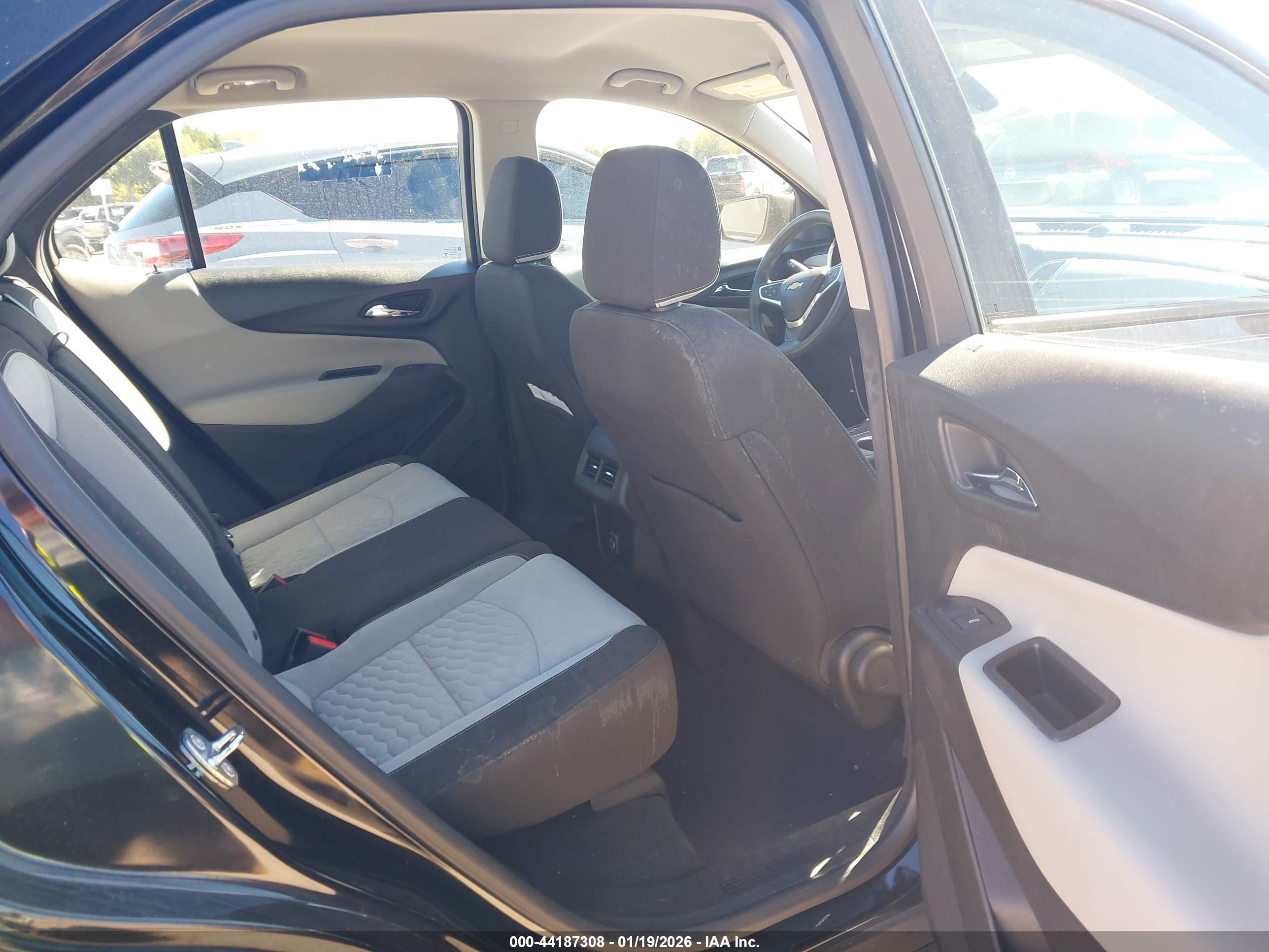 CHEVROLET EQUINOX image 8