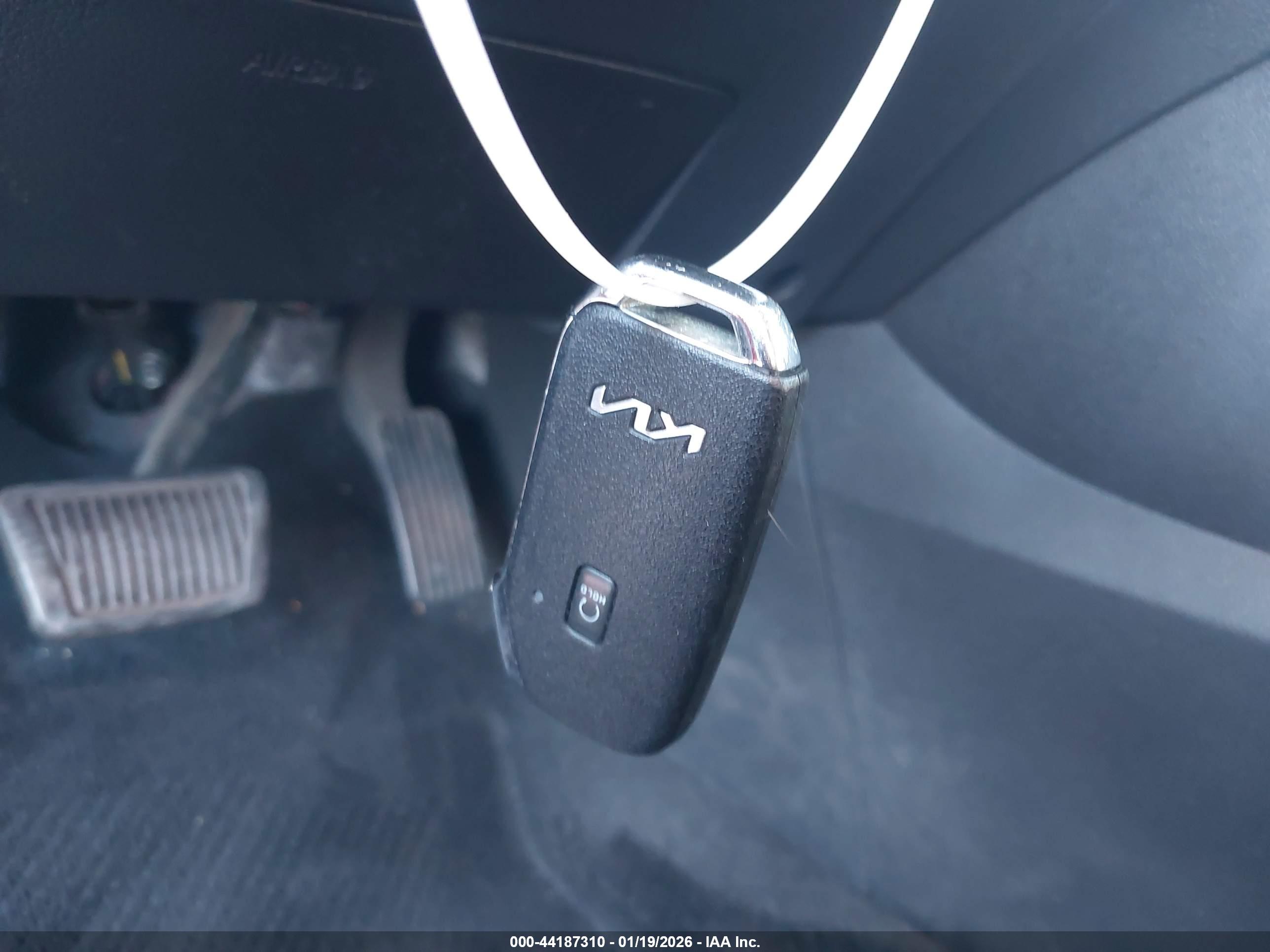 KIA NIRO image 11