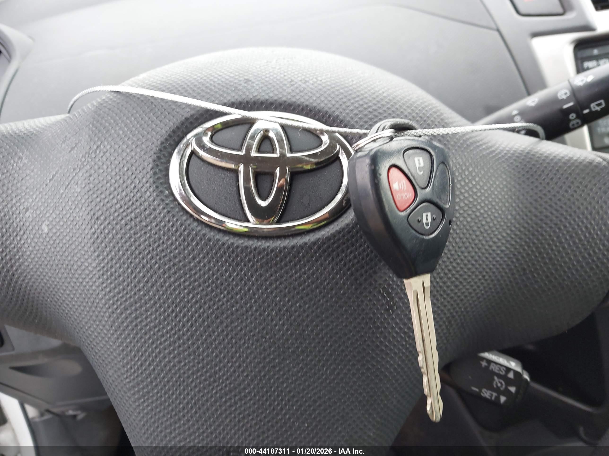 TOYOTA YARIS image 11