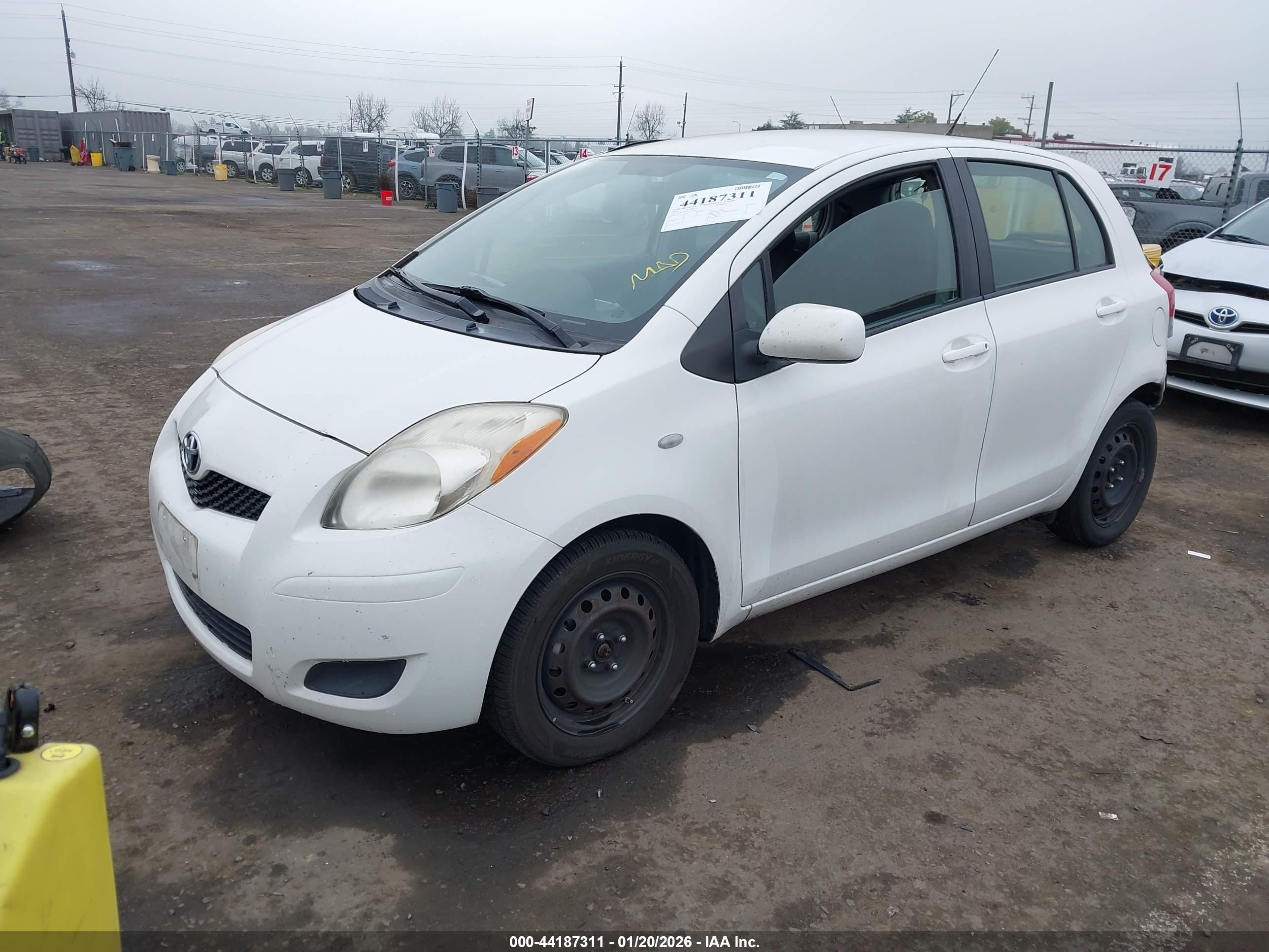 TOYOTA YARIS image 2