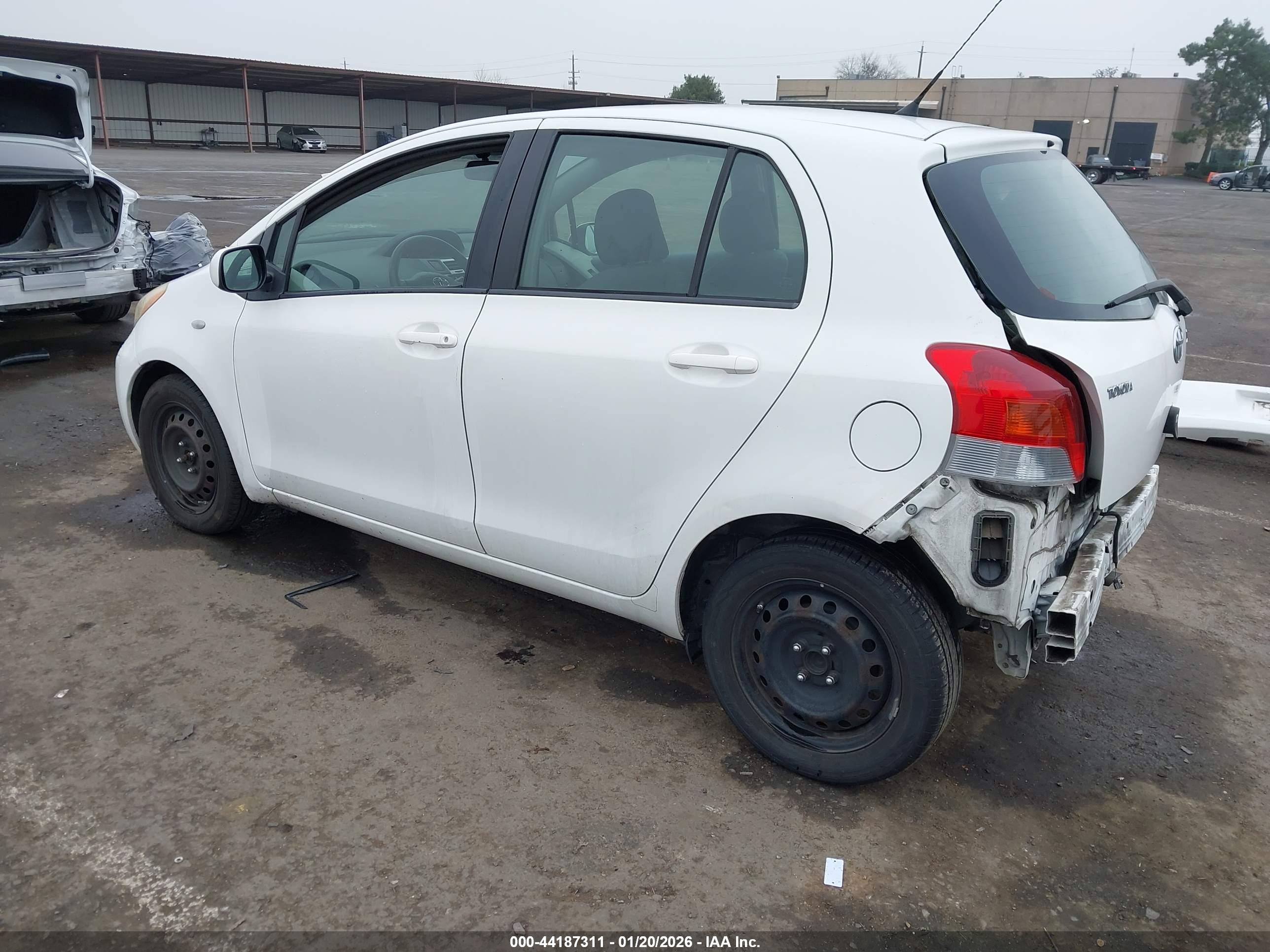 TOYOTA YARIS image 3