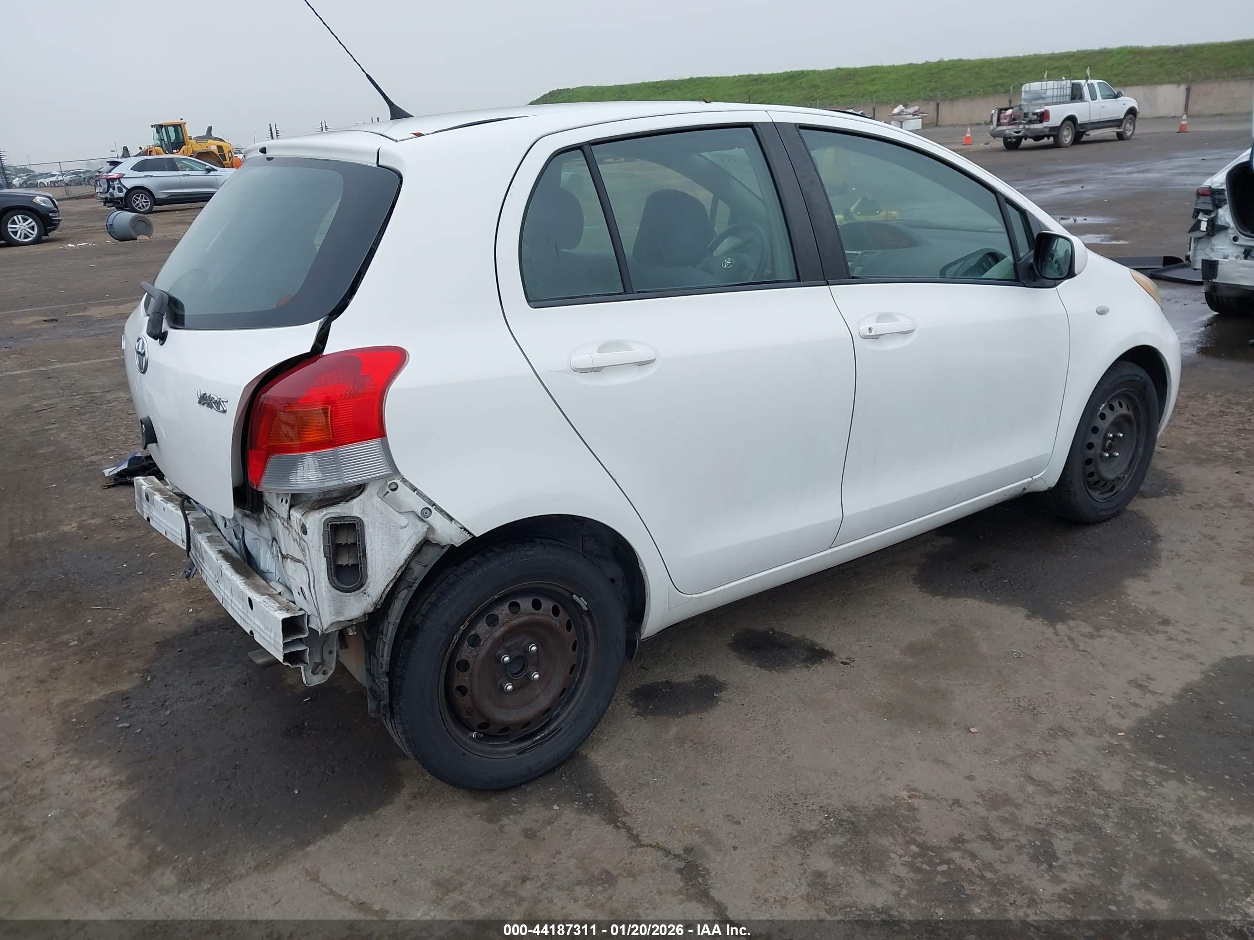 TOYOTA YARIS image 4