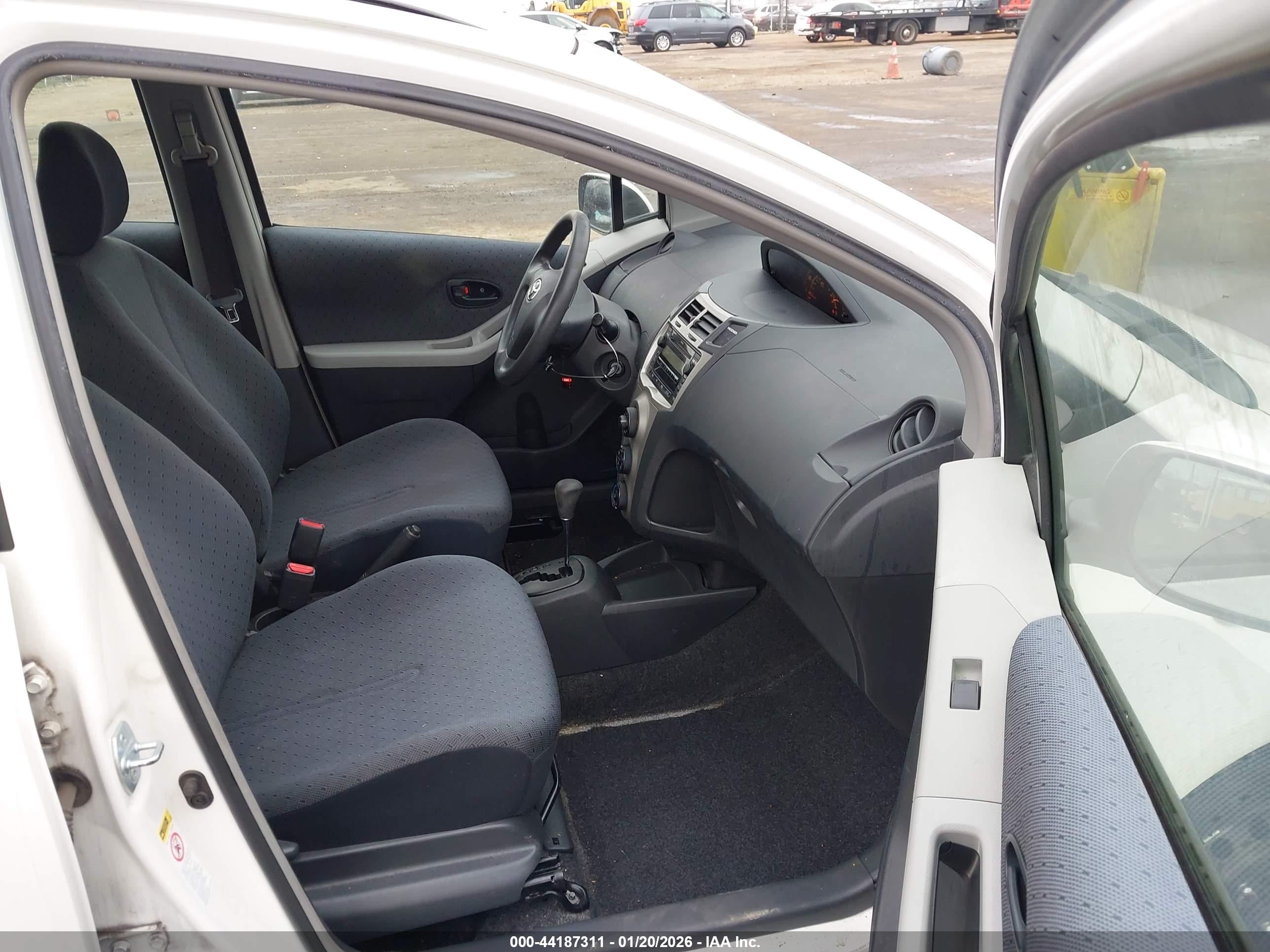 TOYOTA YARIS image 5
