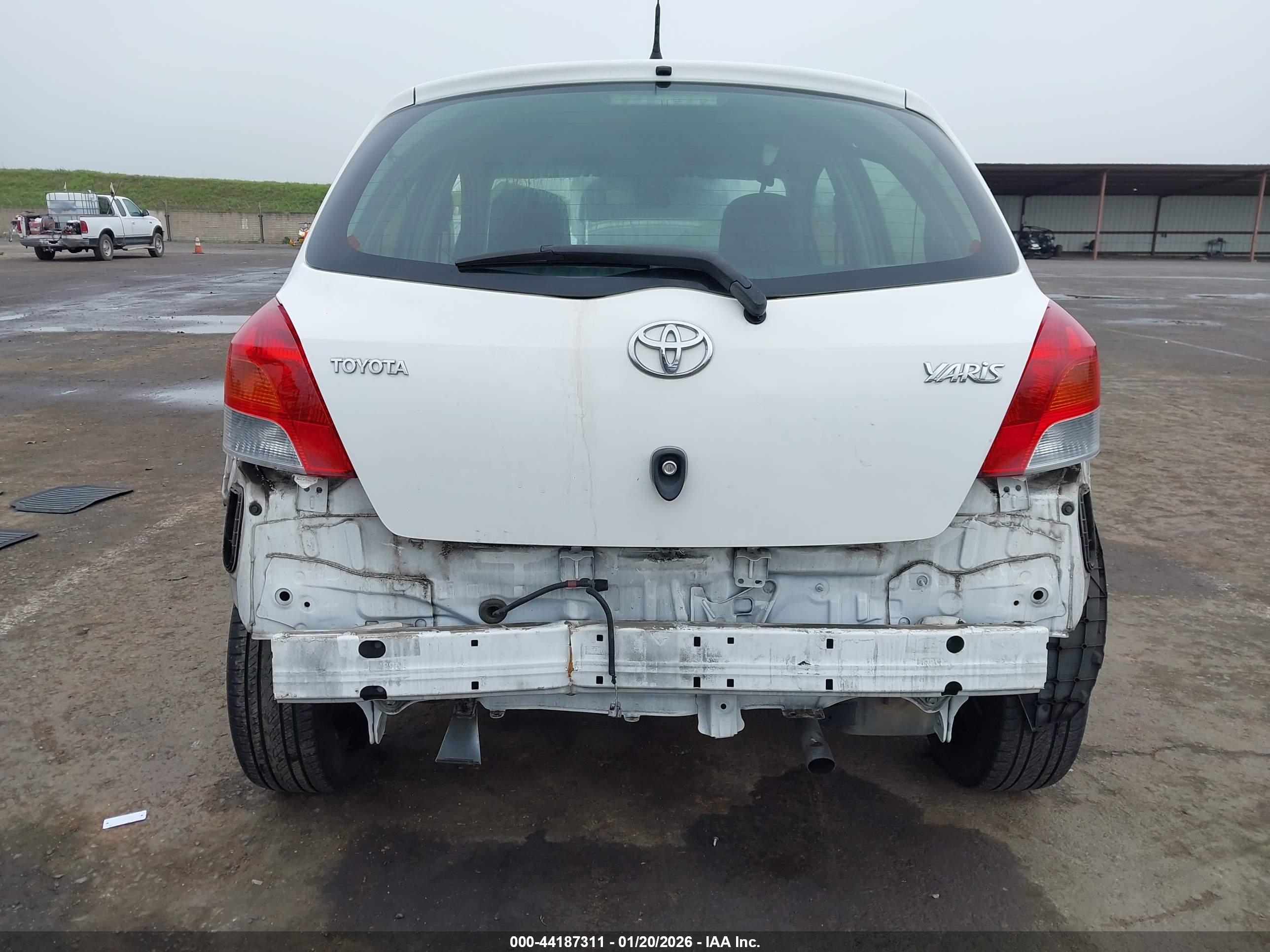 TOYOTA YARIS image 6