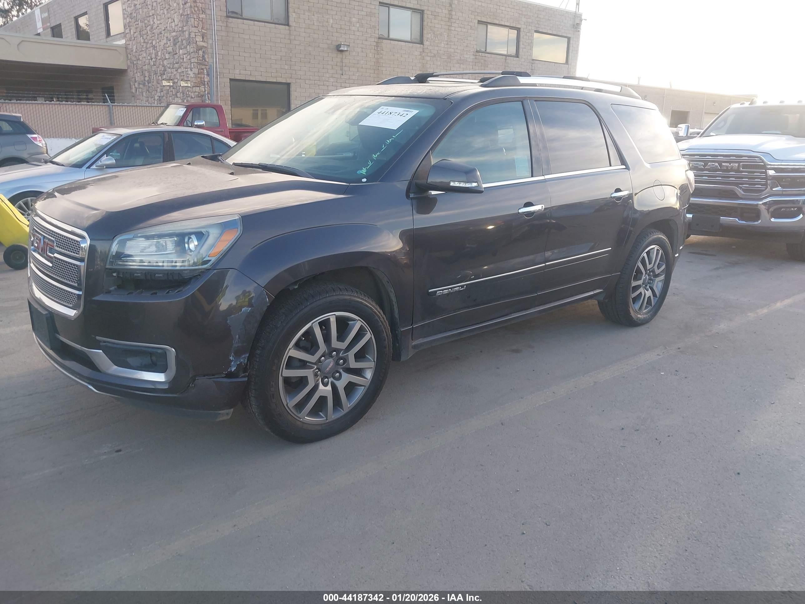 GMC ACADIA image 2