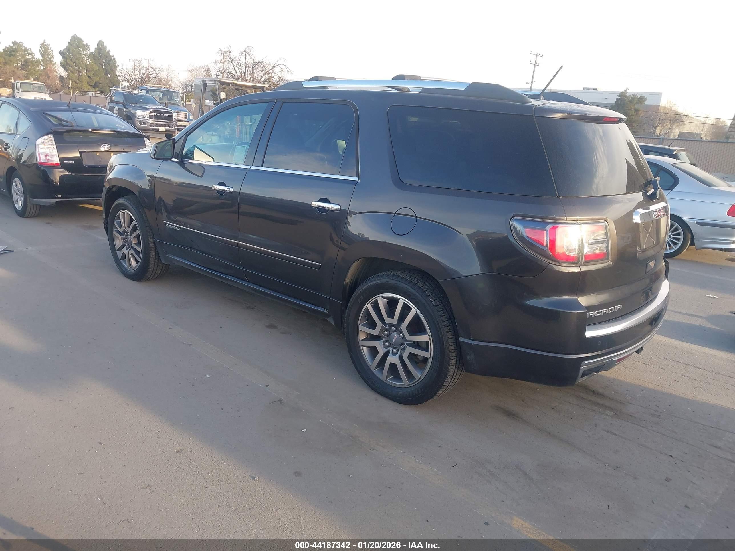 GMC ACADIA image 3