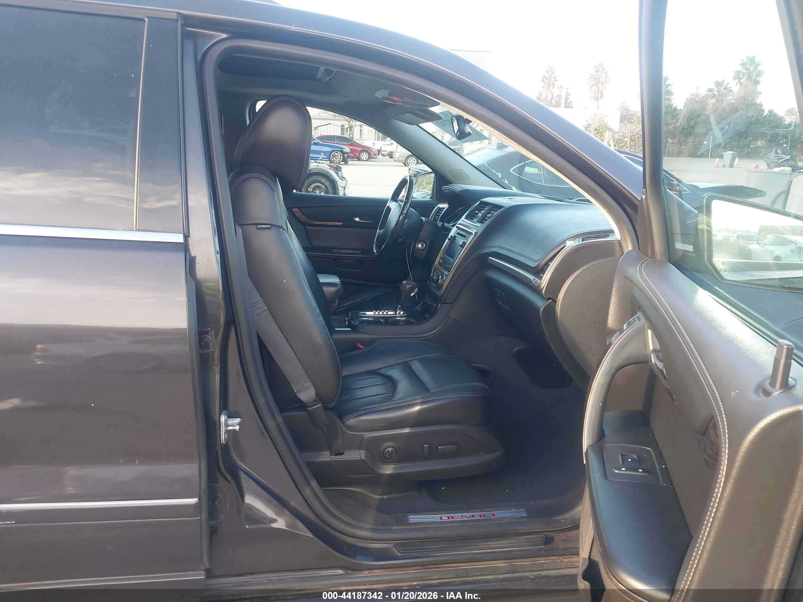 GMC ACADIA image 5