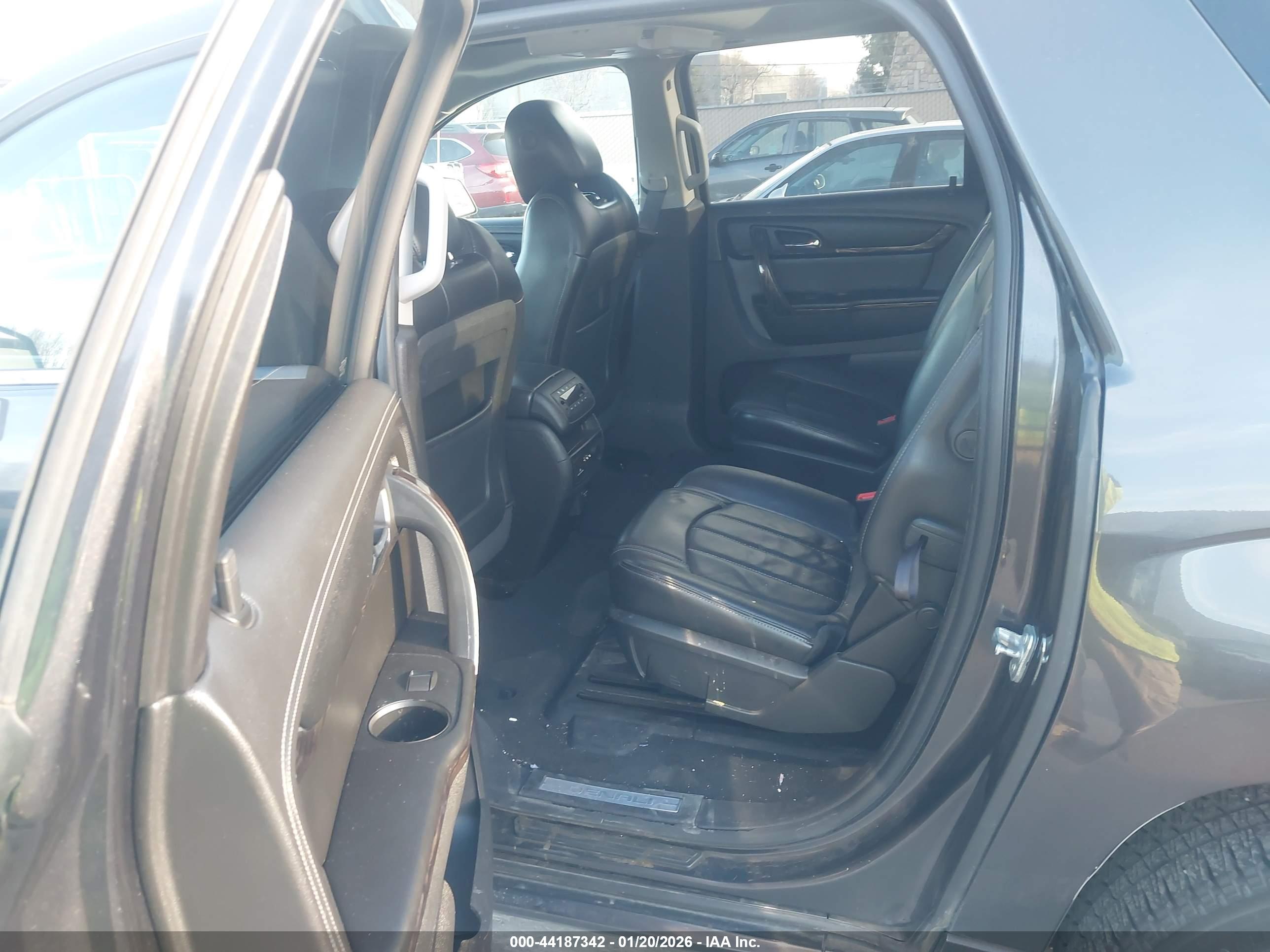 GMC ACADIA image 8