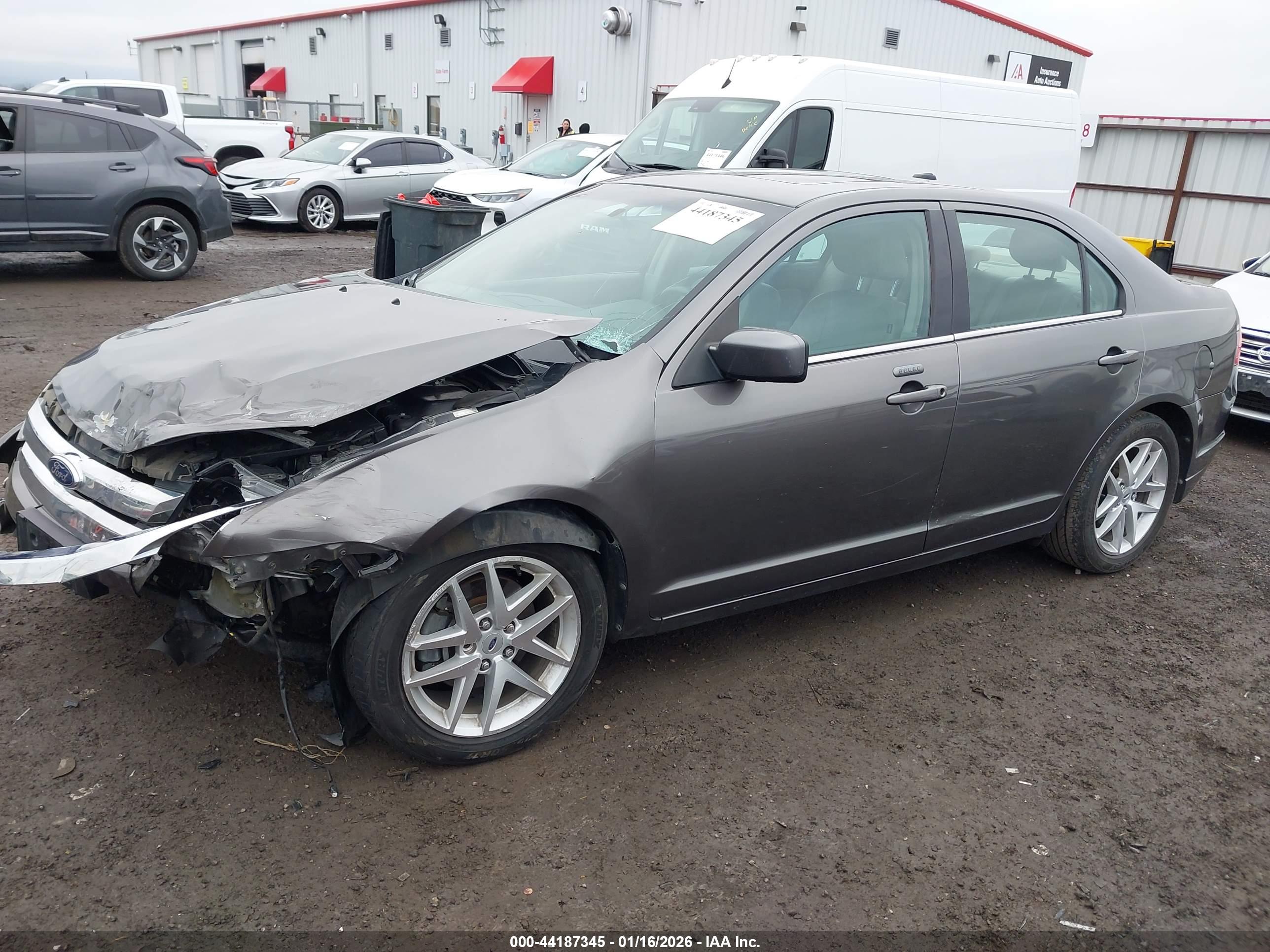 FORD FUSION image 2