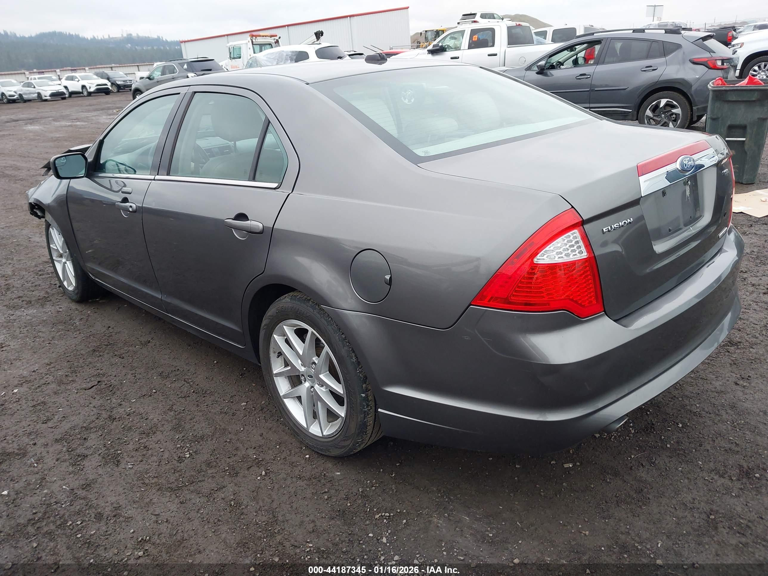 FORD FUSION image 3