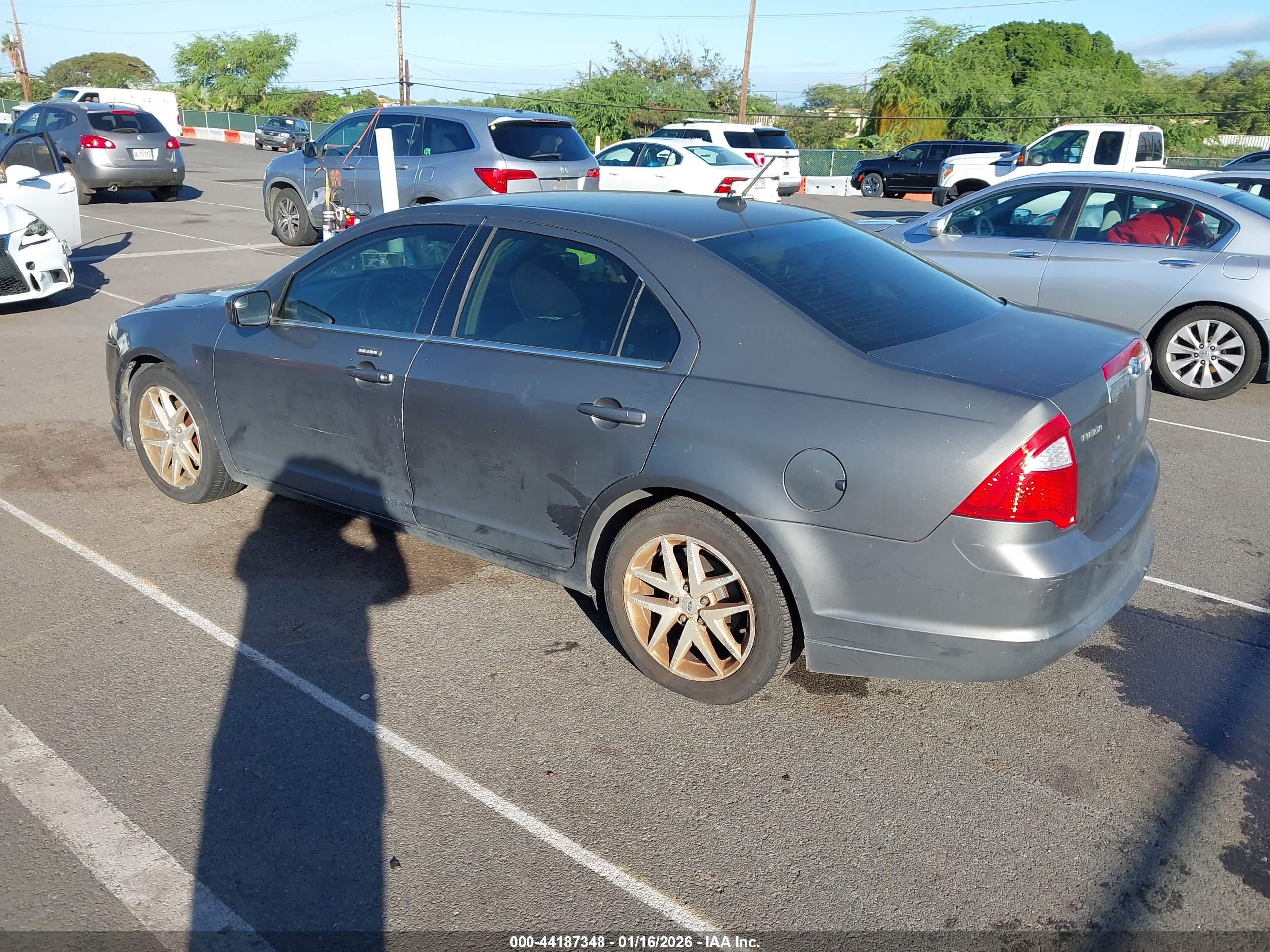 FORD FUSION image 3