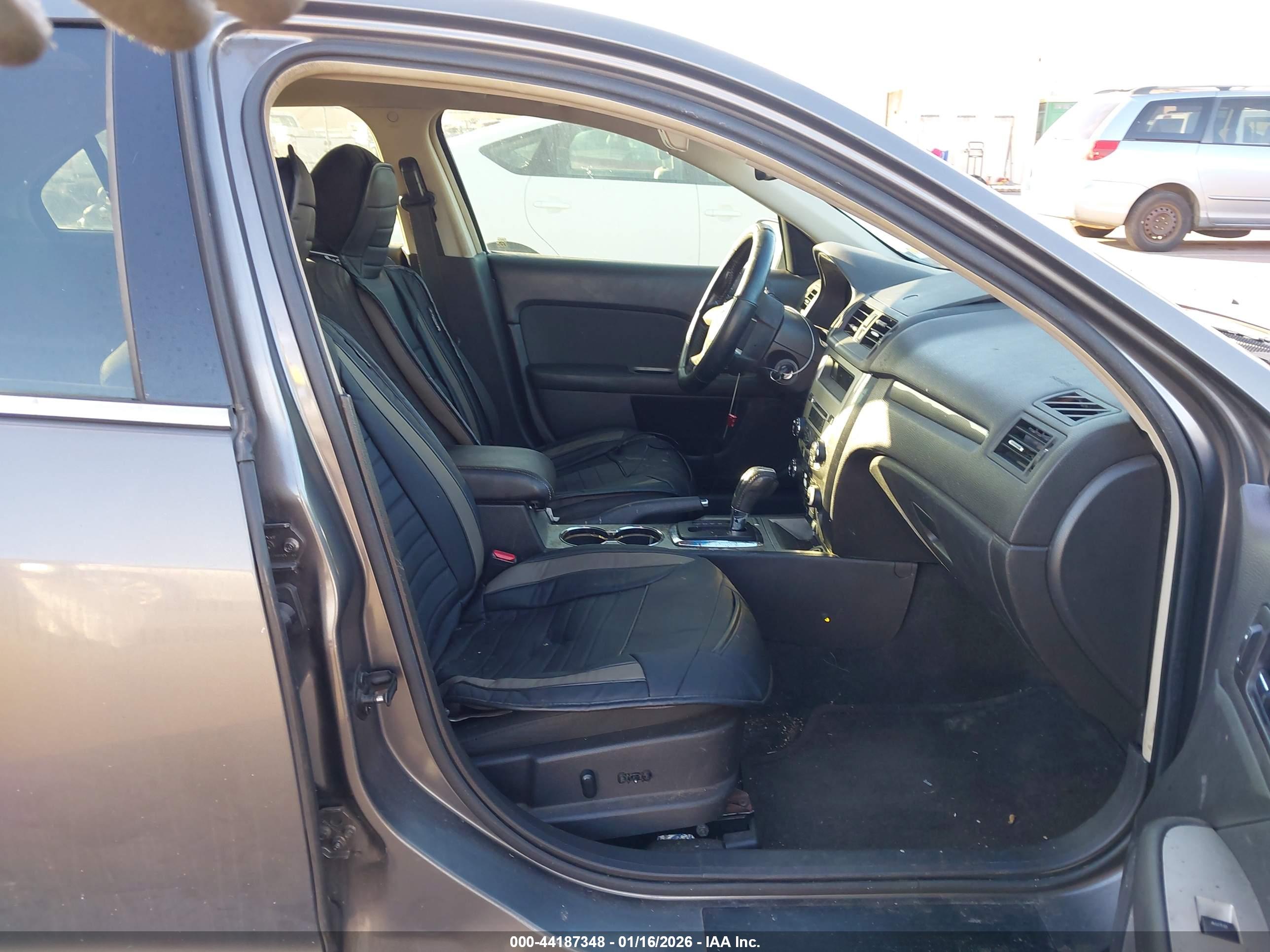 FORD FUSION image 5