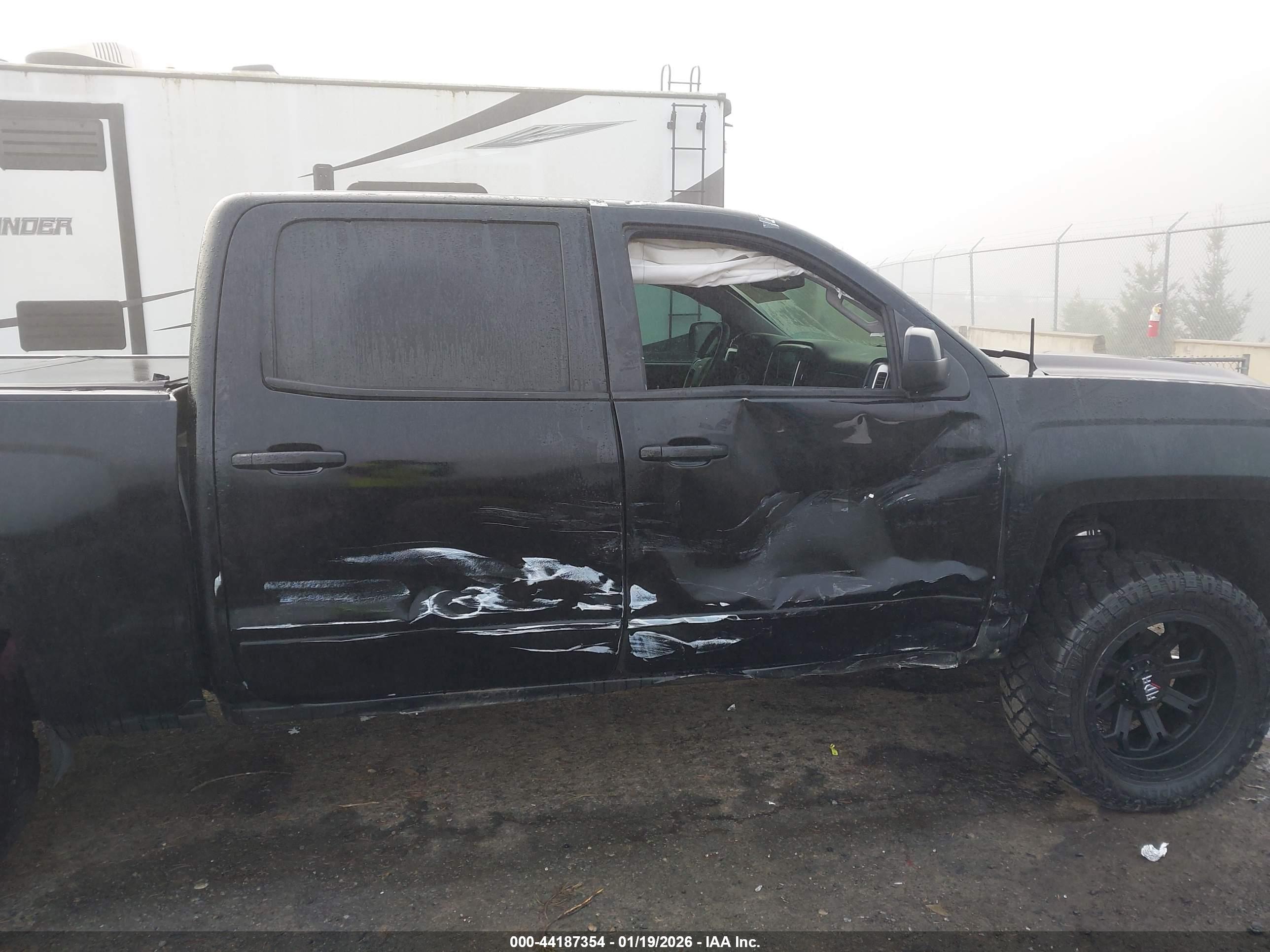 CHEVROLET SILVERADO image 6