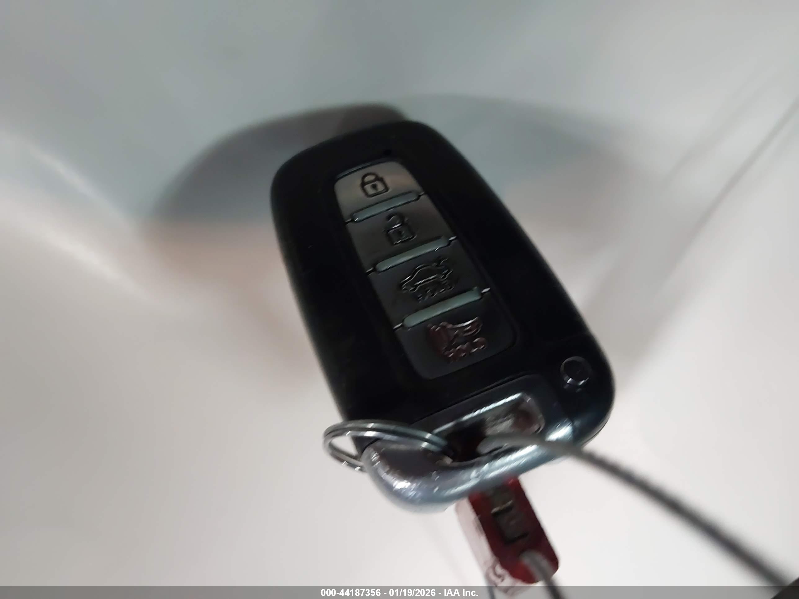 HYUNDAI GENESIS image 11