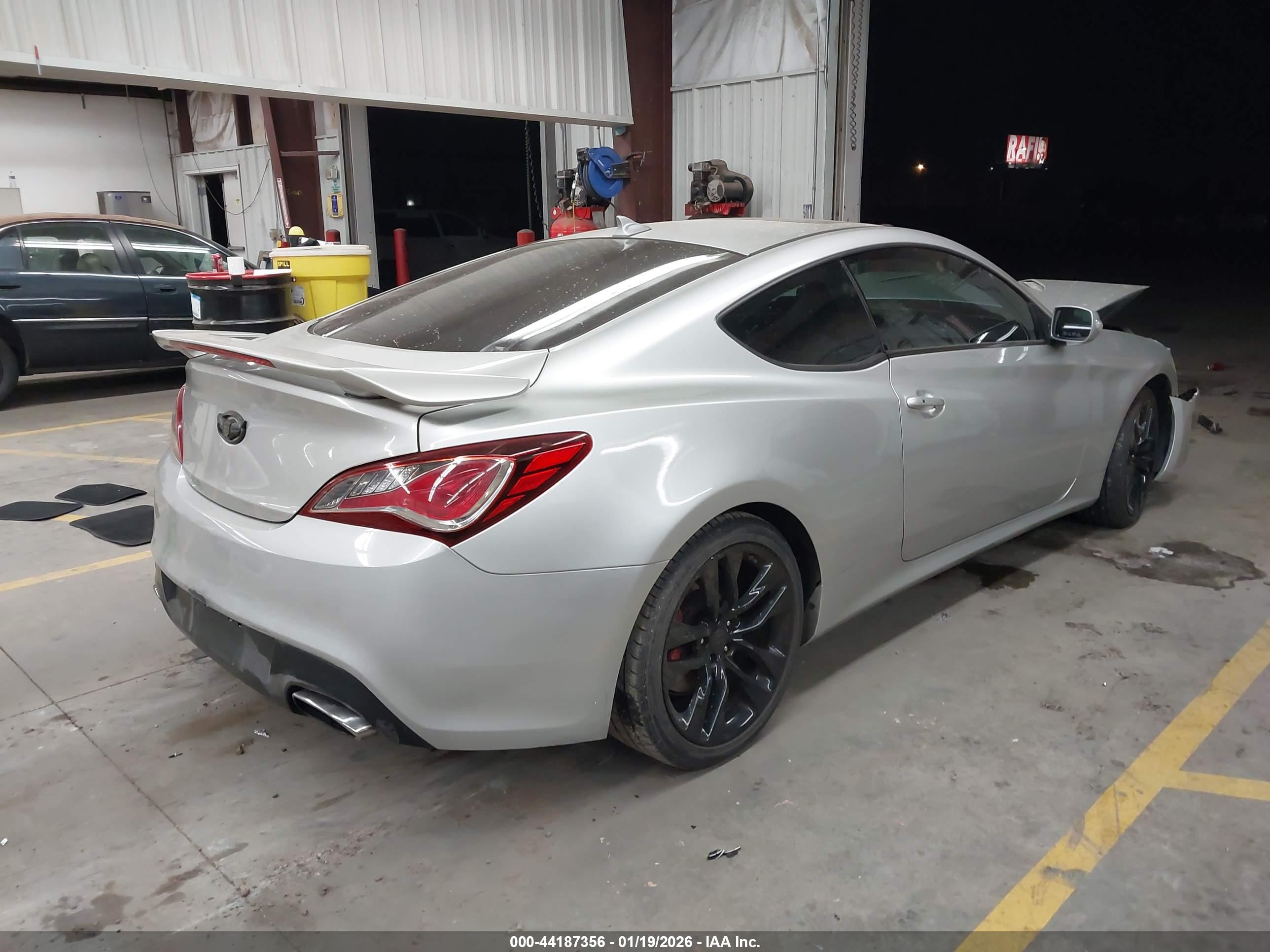 HYUNDAI GENESIS image 4