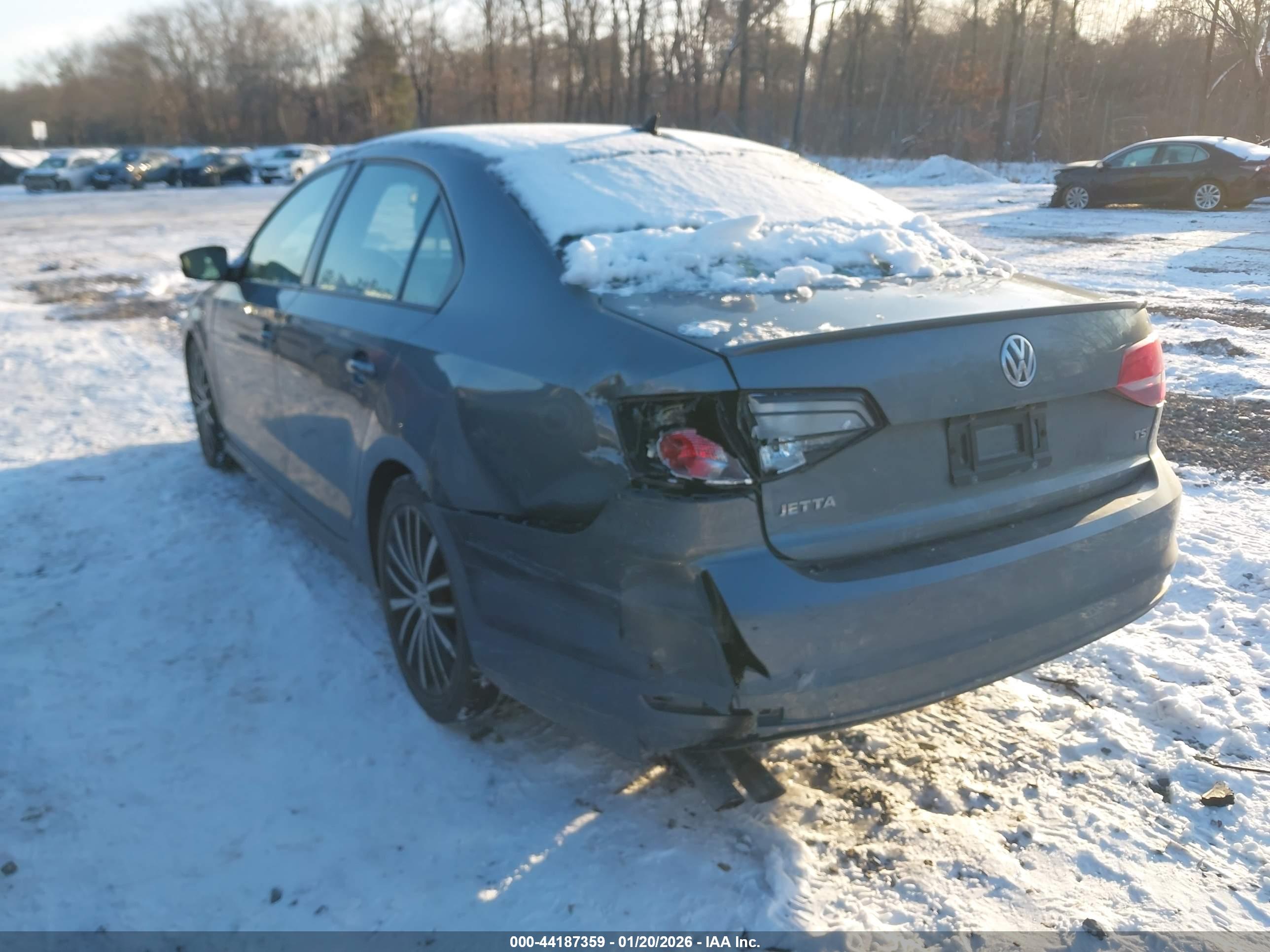 VOLKSWAGEN JETTA image 3