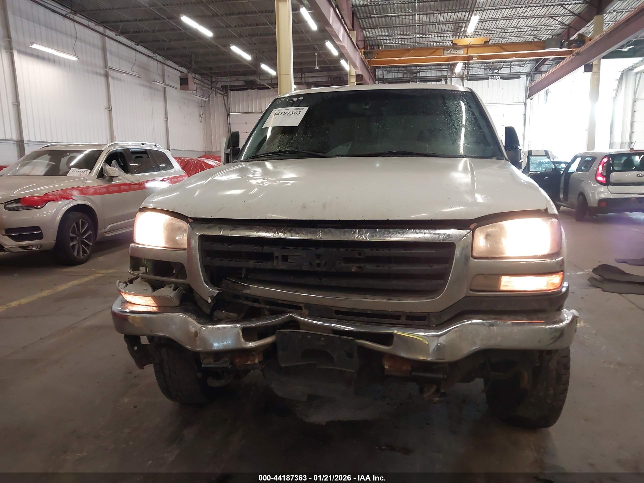 GMC SIERRA image 6