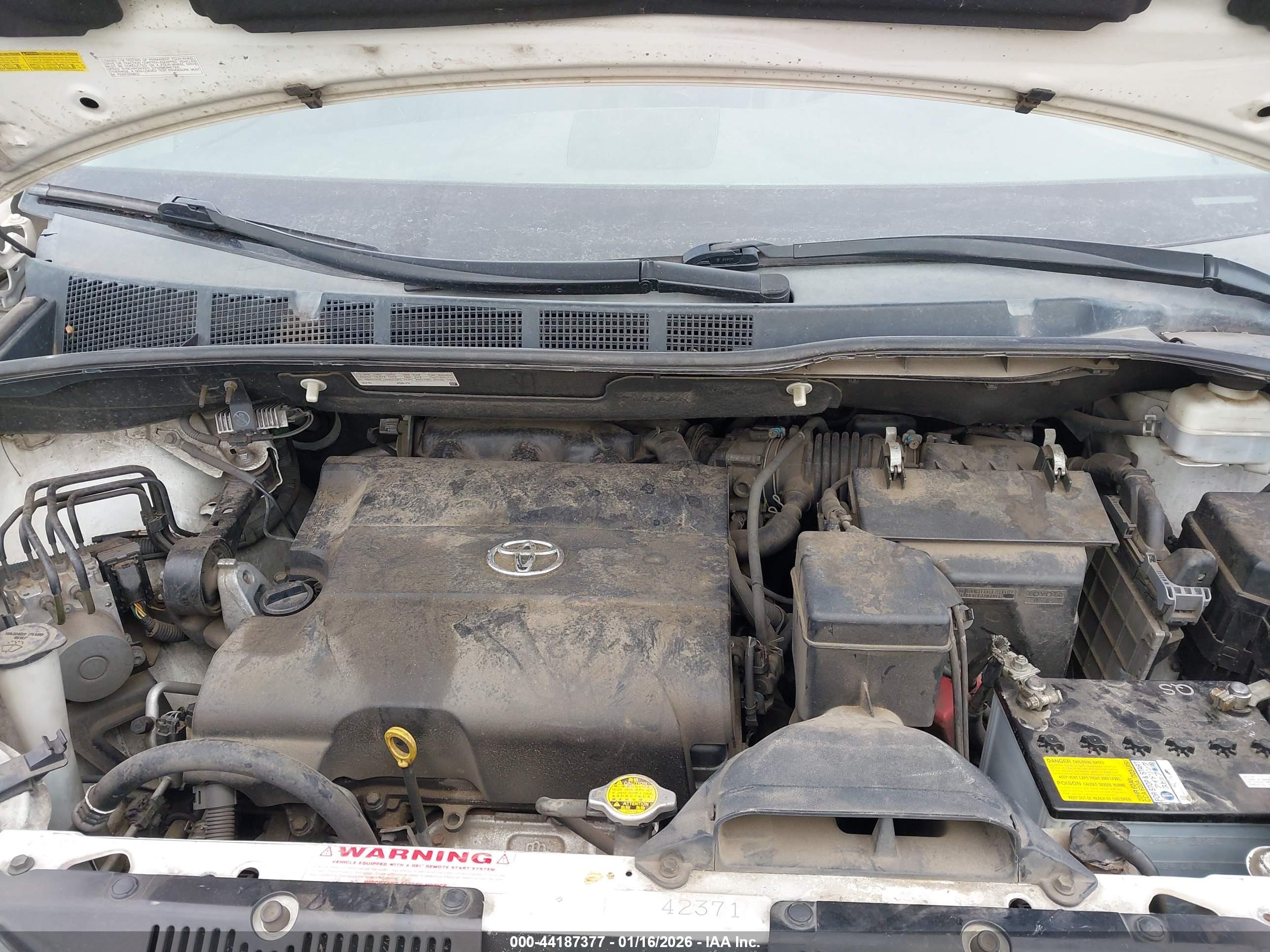 TOYOTA SIENNA image 10