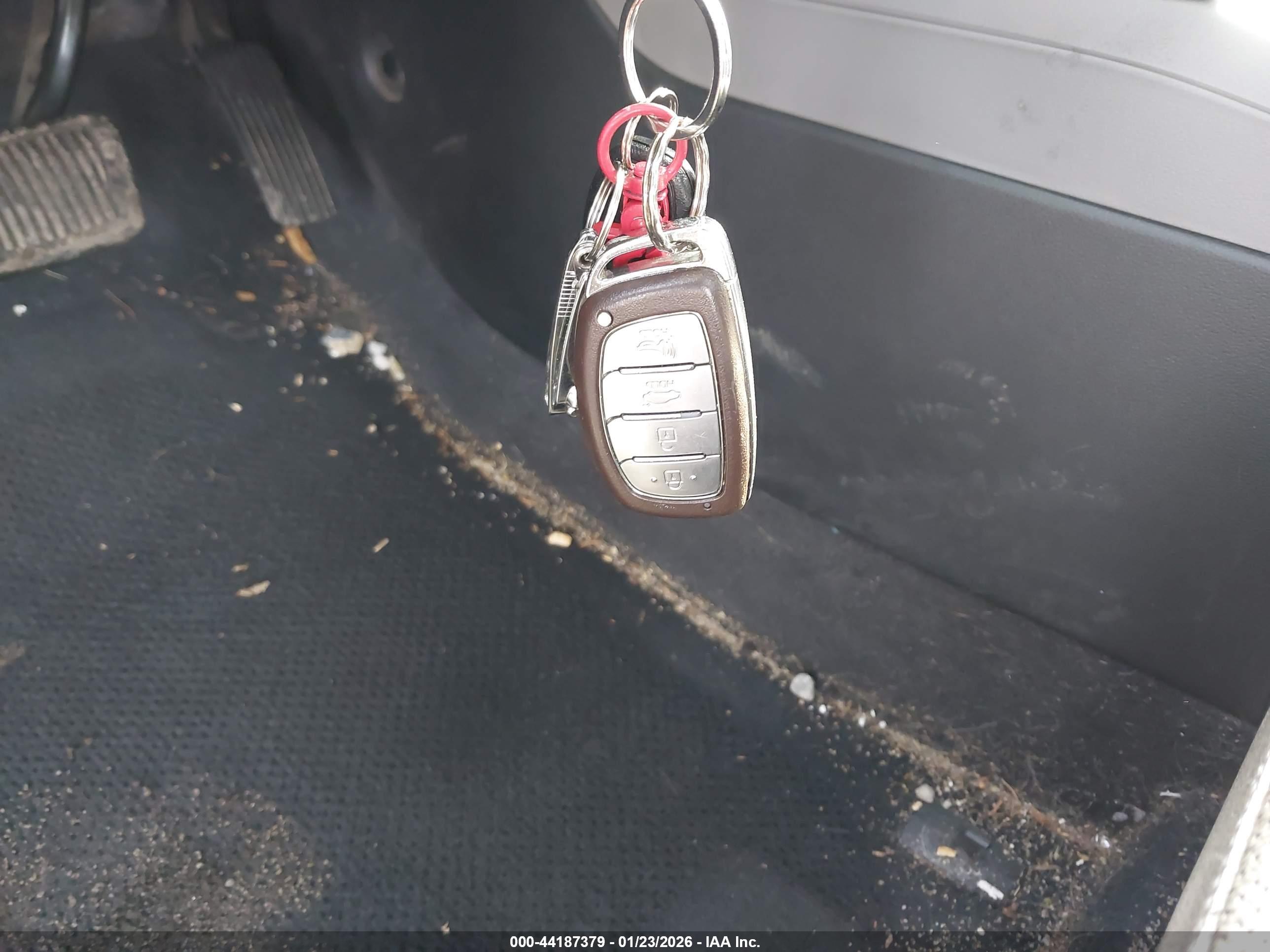 HYUNDAI ELANTRA image 11