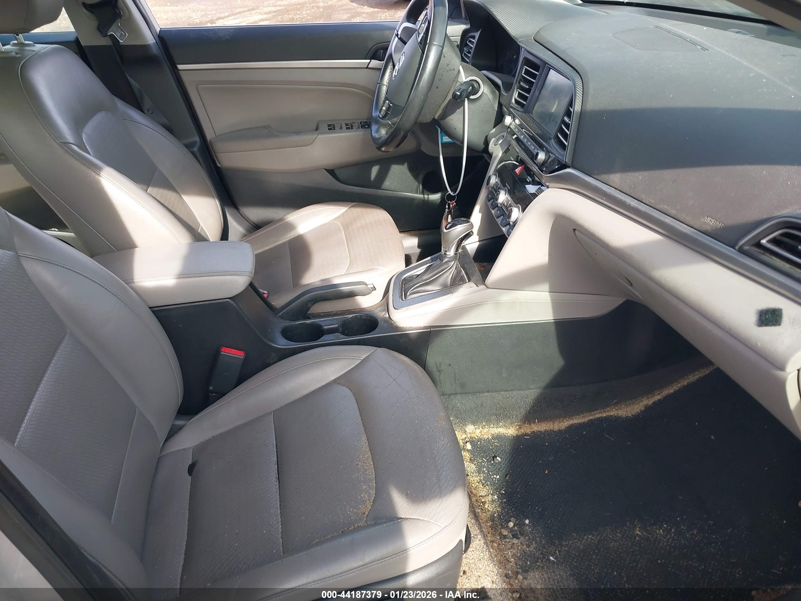 HYUNDAI ELANTRA image 5