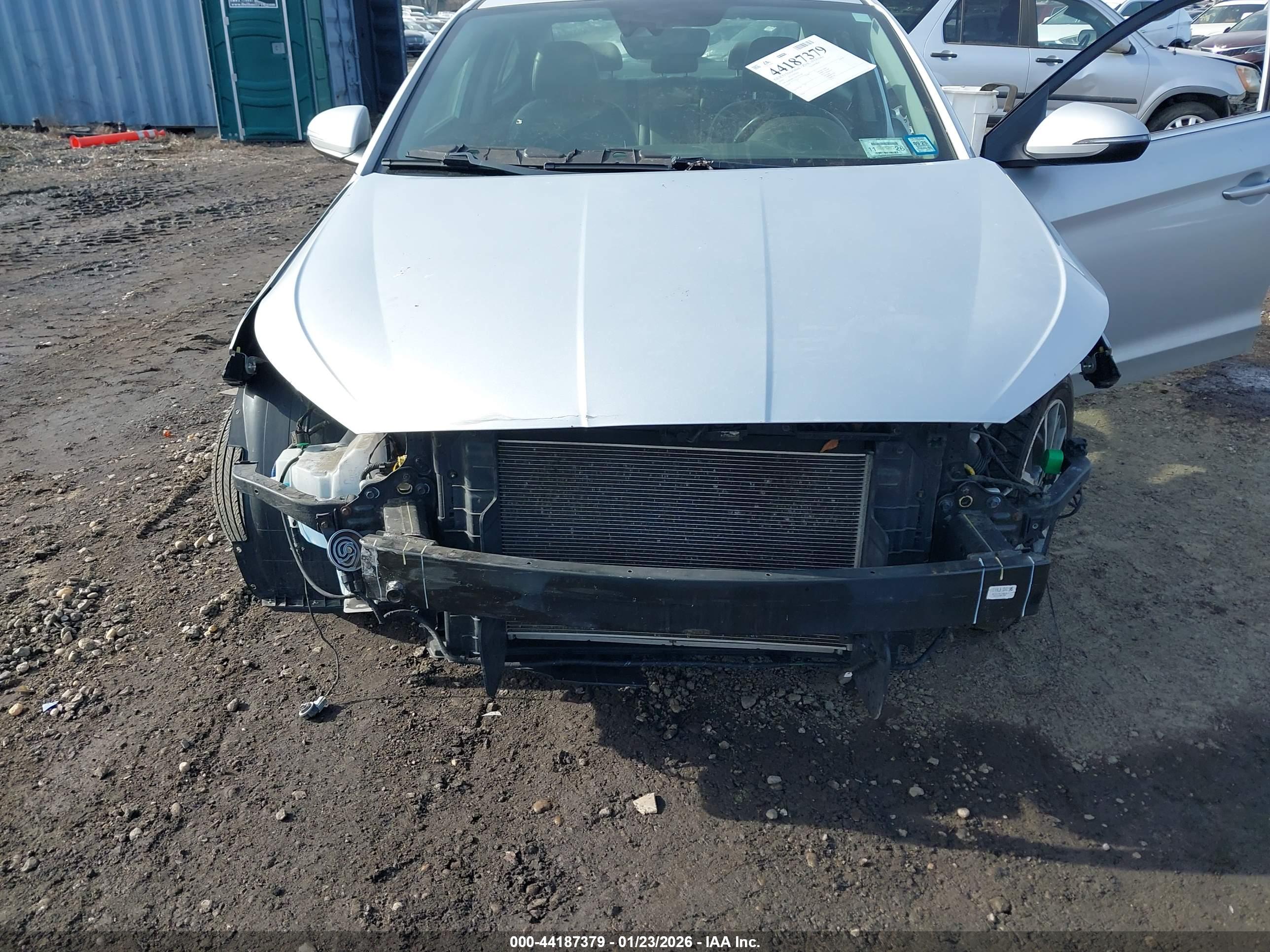 HYUNDAI ELANTRA image 6
