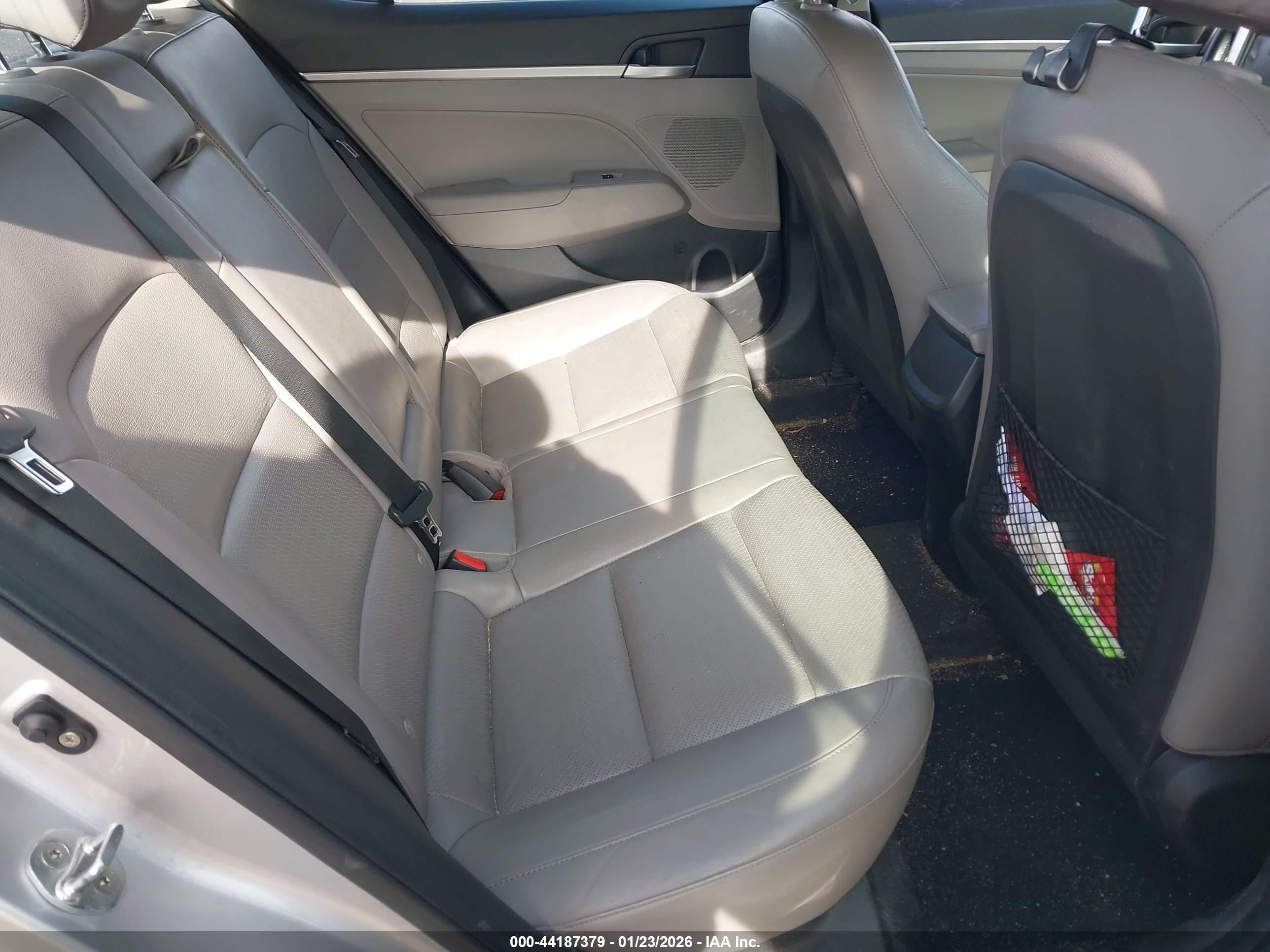 HYUNDAI ELANTRA image 8