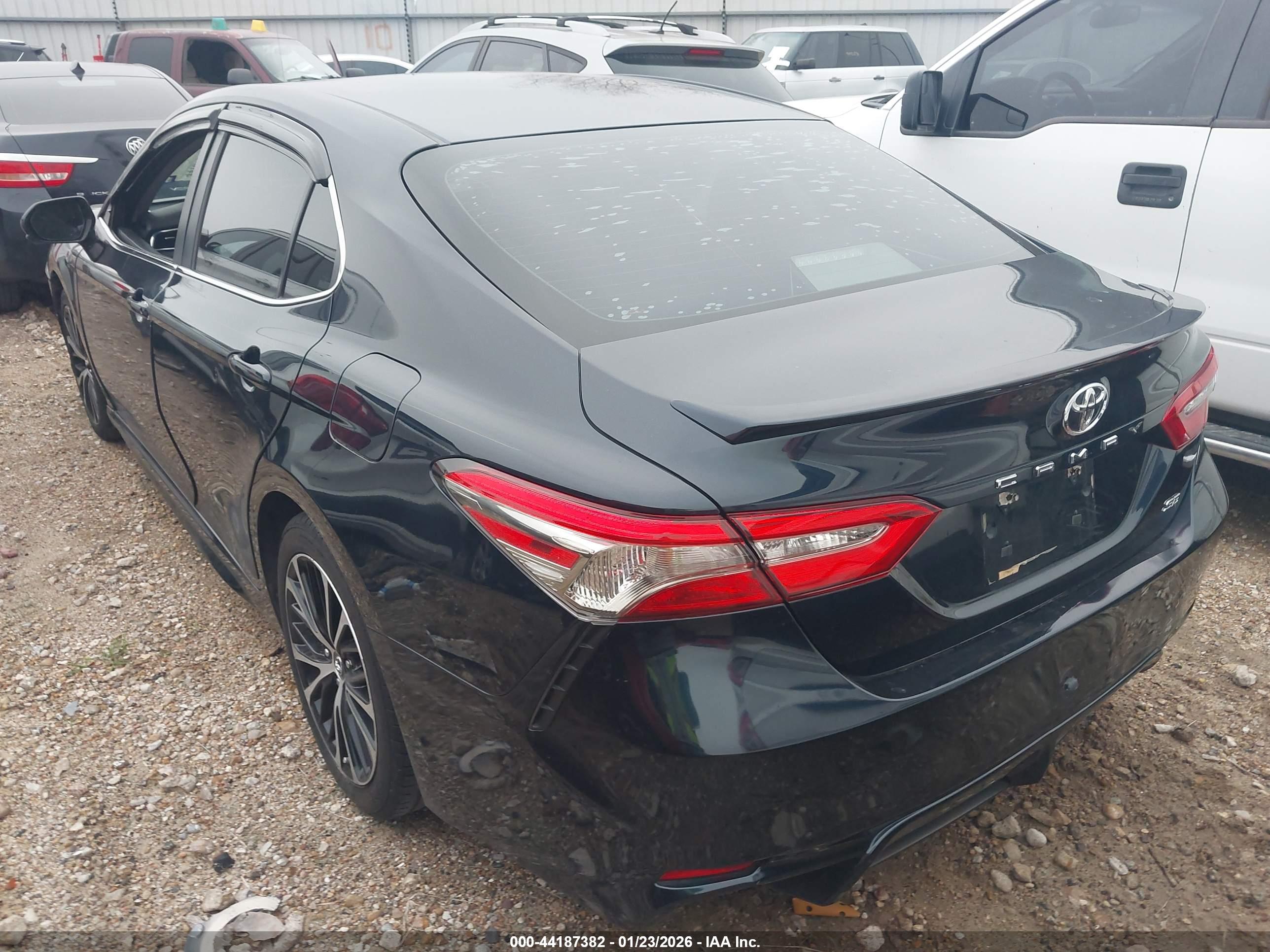 TOYOTA CAMRY image 3