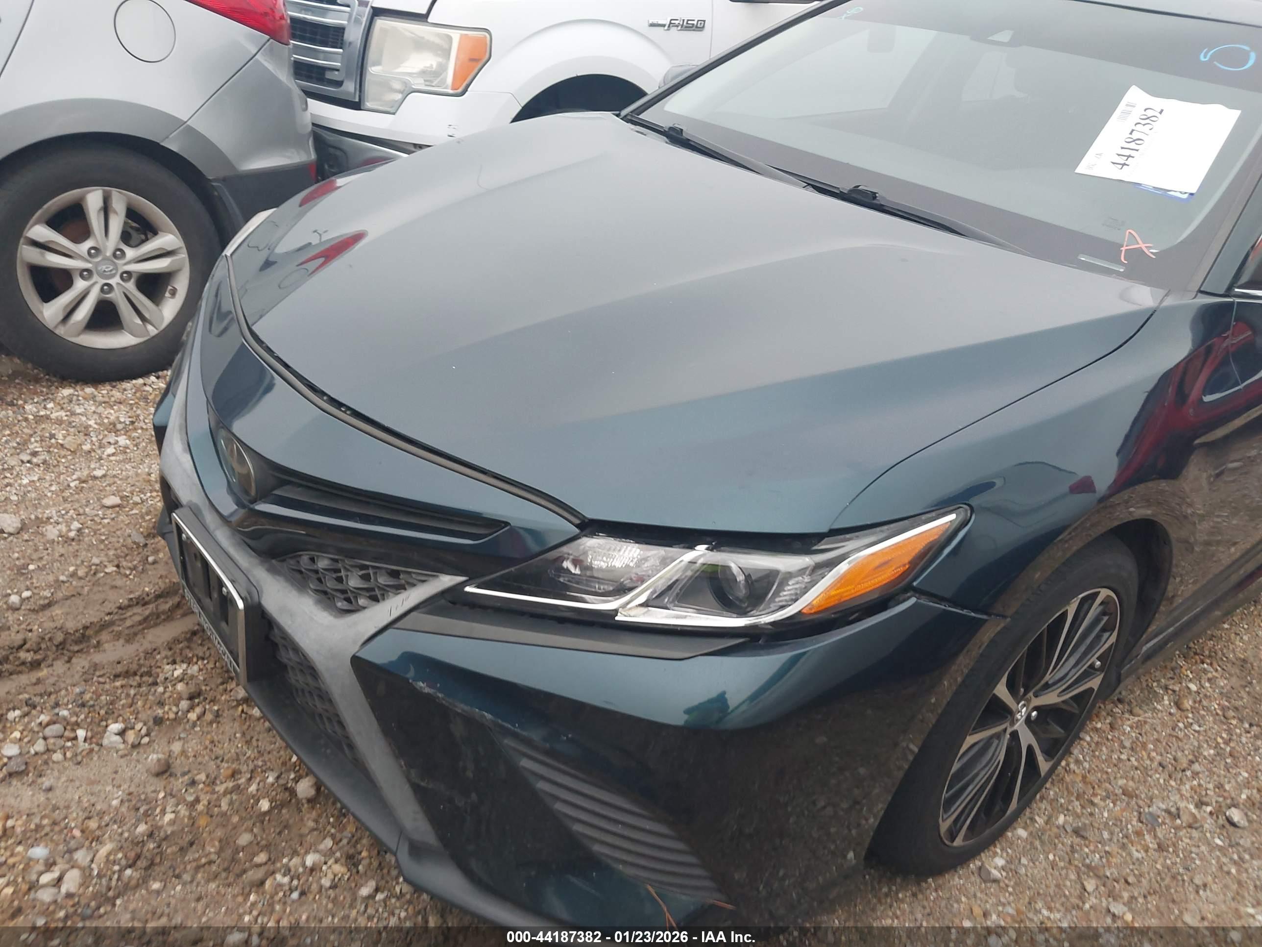 TOYOTA CAMRY image 6