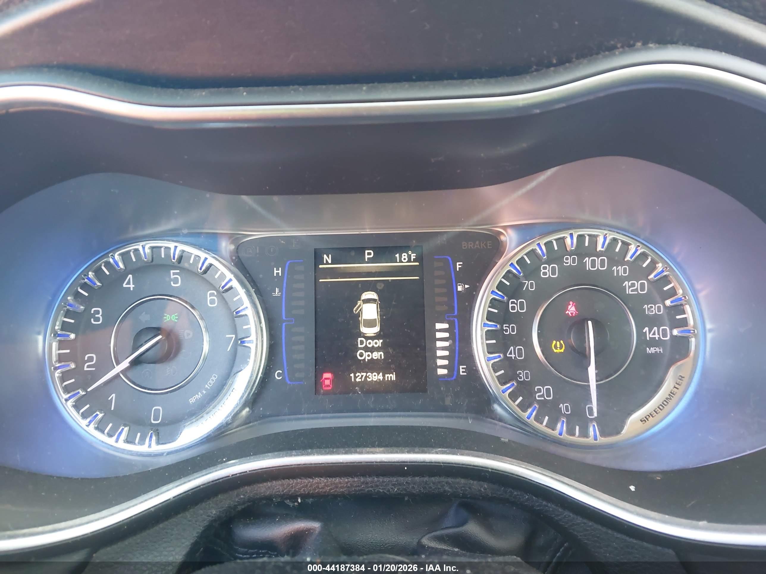 CHRYSLER 200 image 7