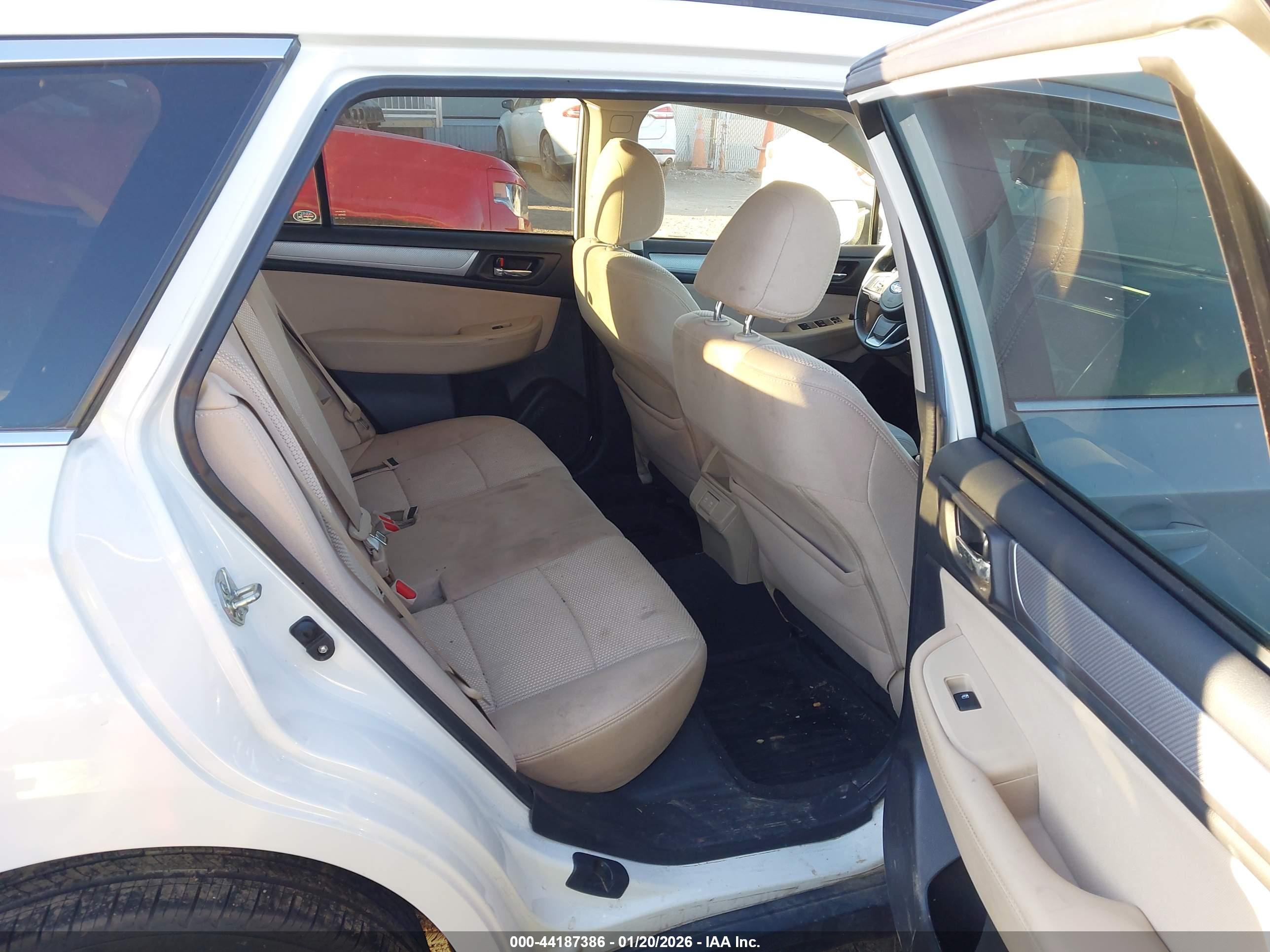 SUBARU OUTBACK image 8