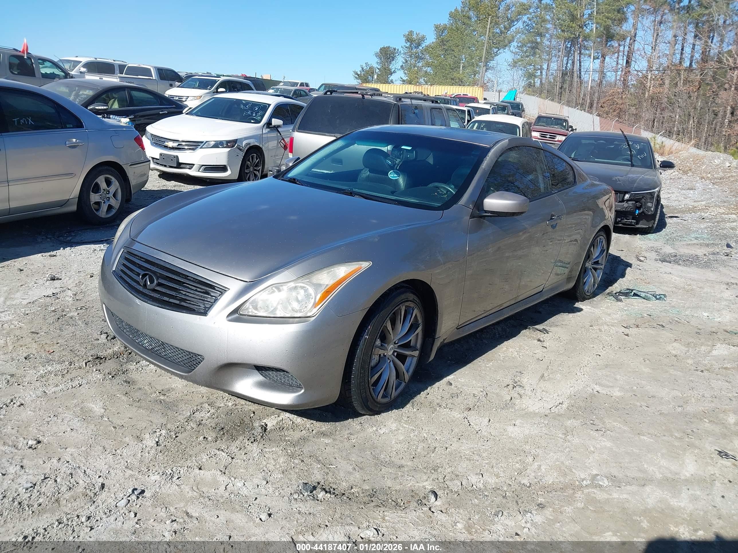 INFINITI G37 image 2