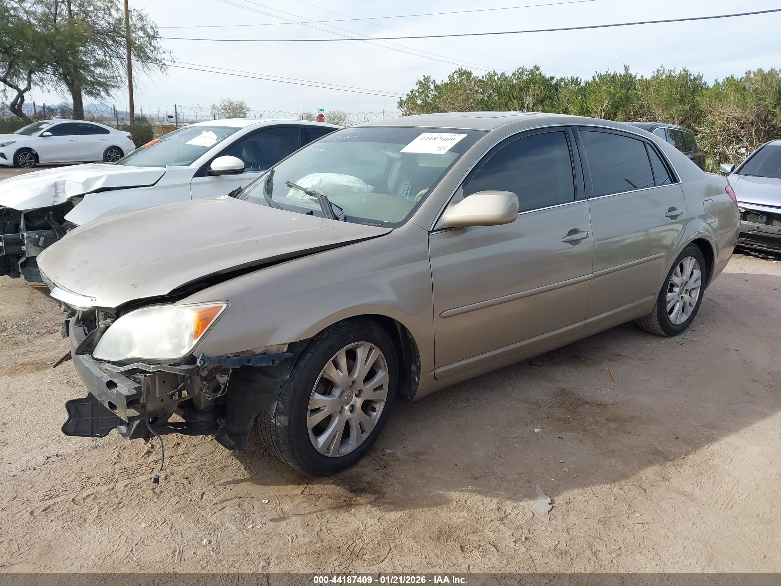 TOYOTA AVALON image 2