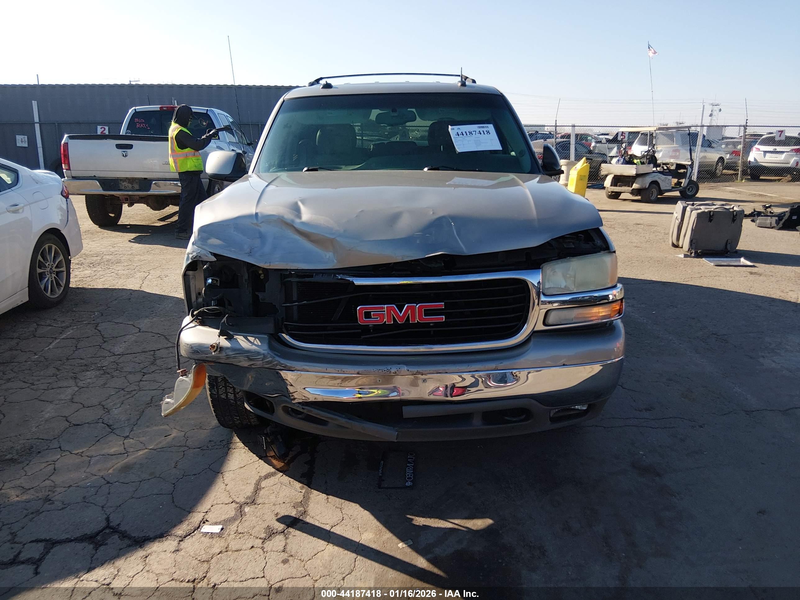 GMC YUKON image 6