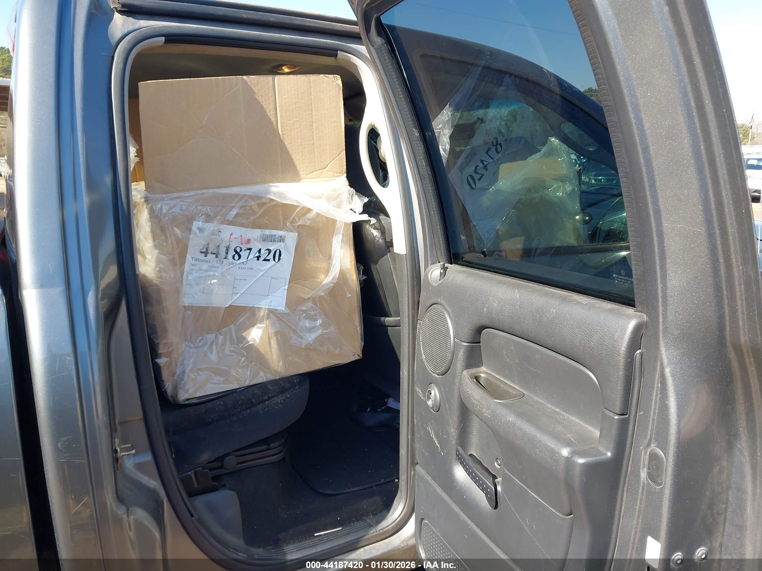 DODGE RAM image 8