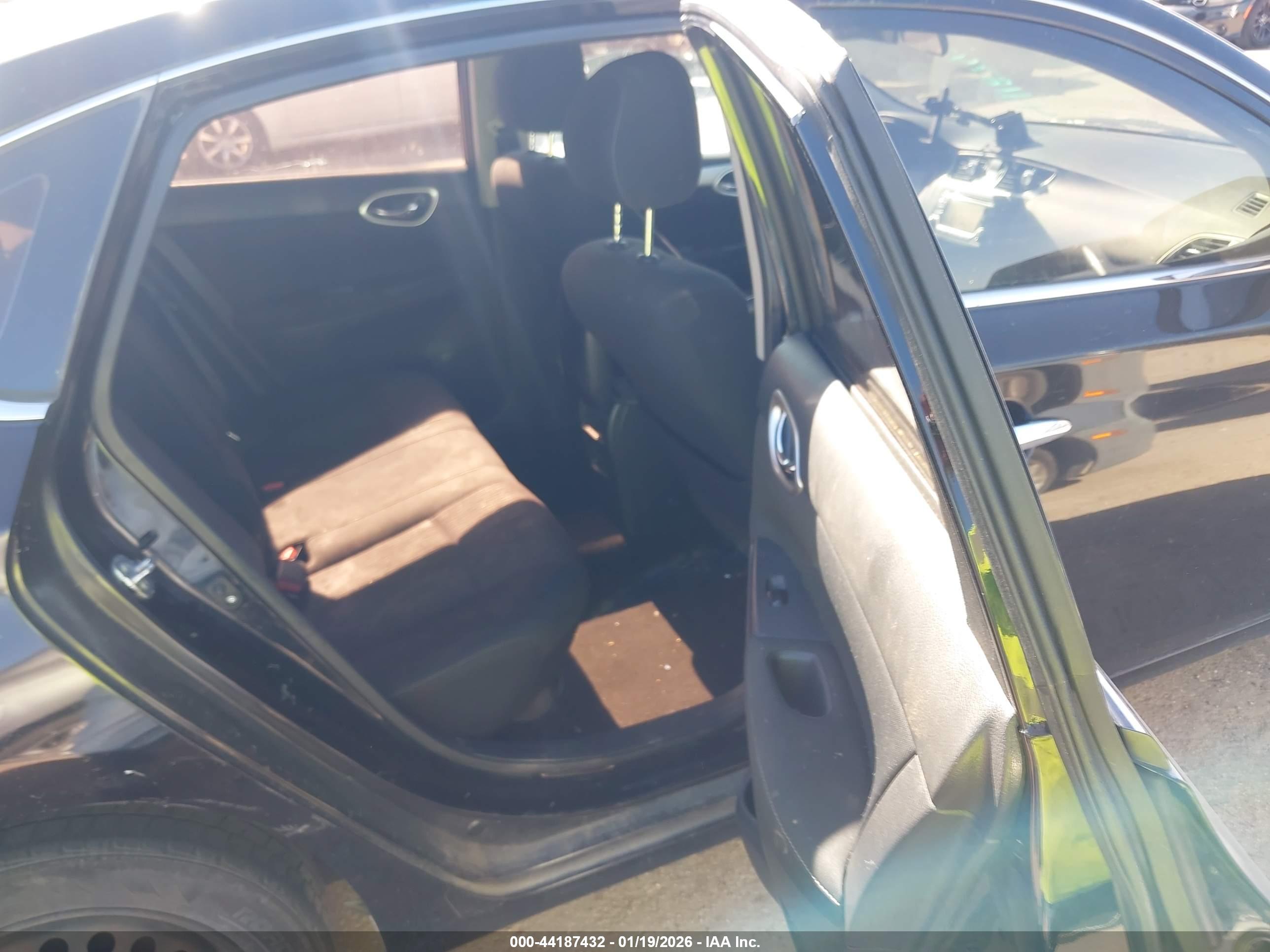 NISSAN SENTRA image 8