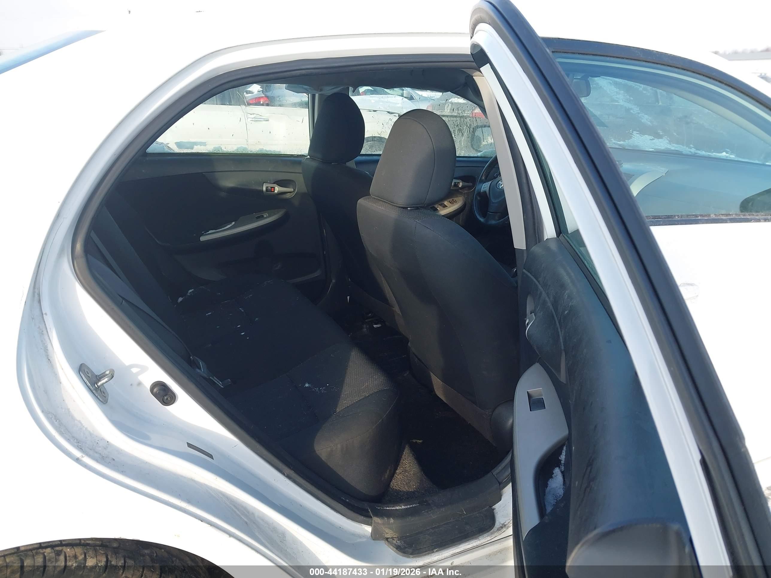 TOYOTA COROLLA image 8