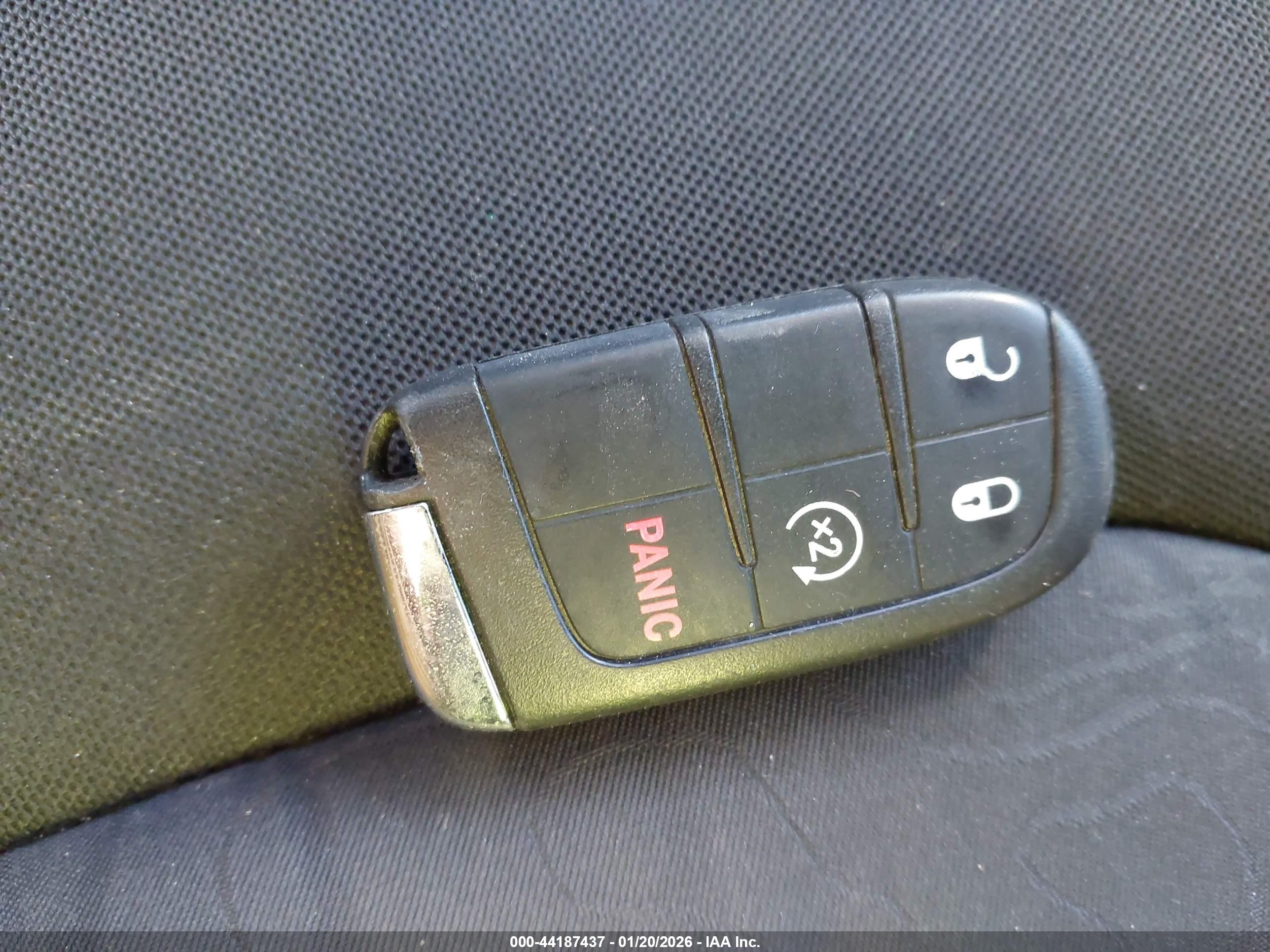 JEEP RENEGADE image 11