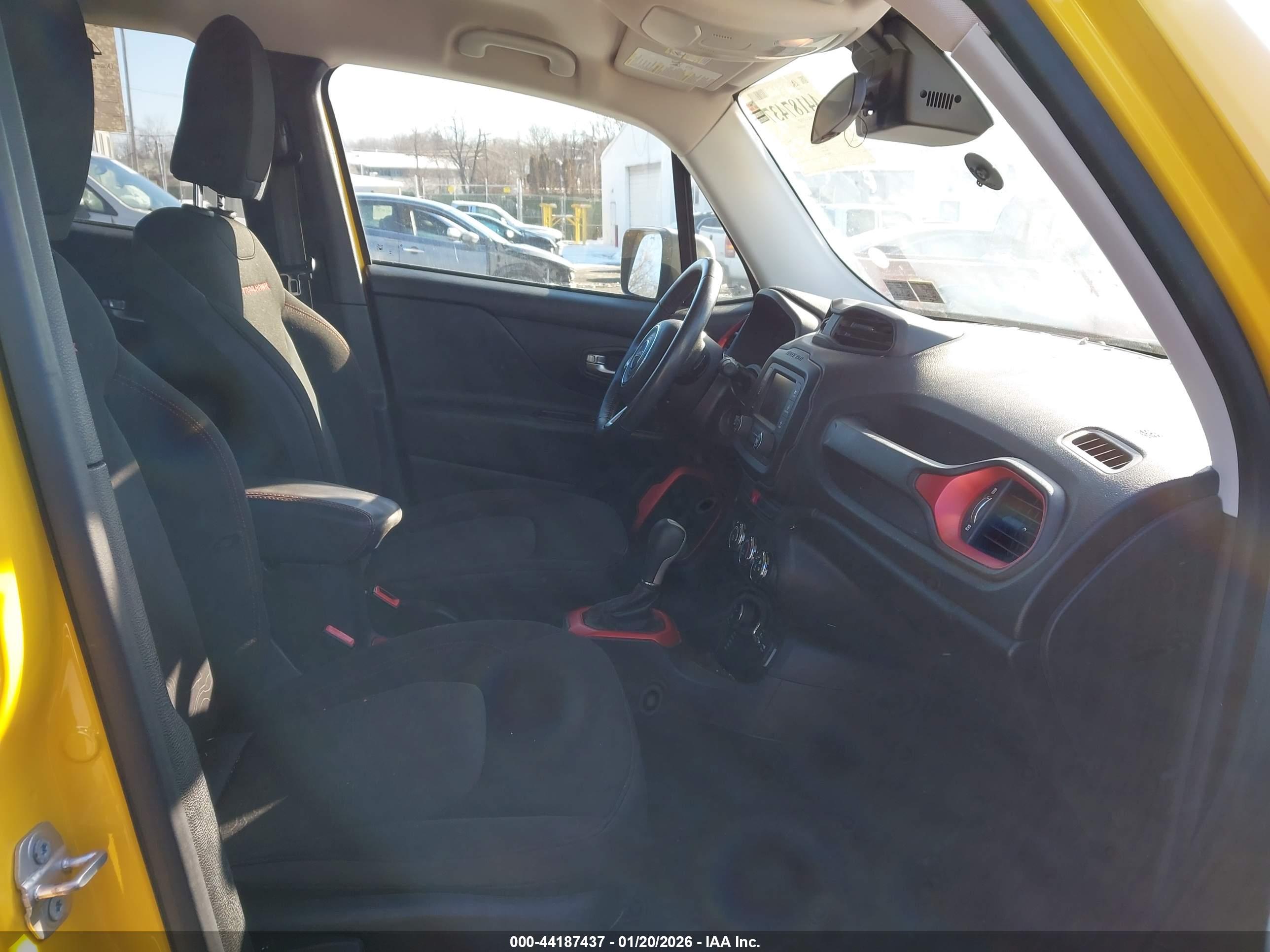 JEEP RENEGADE image 5