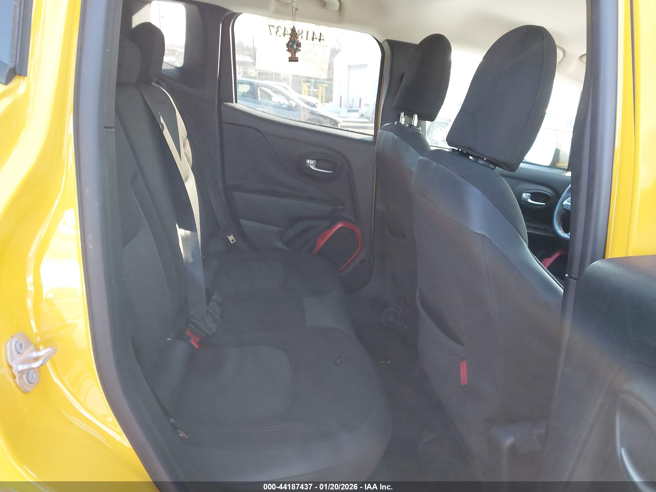 JEEP RENEGADE image 8