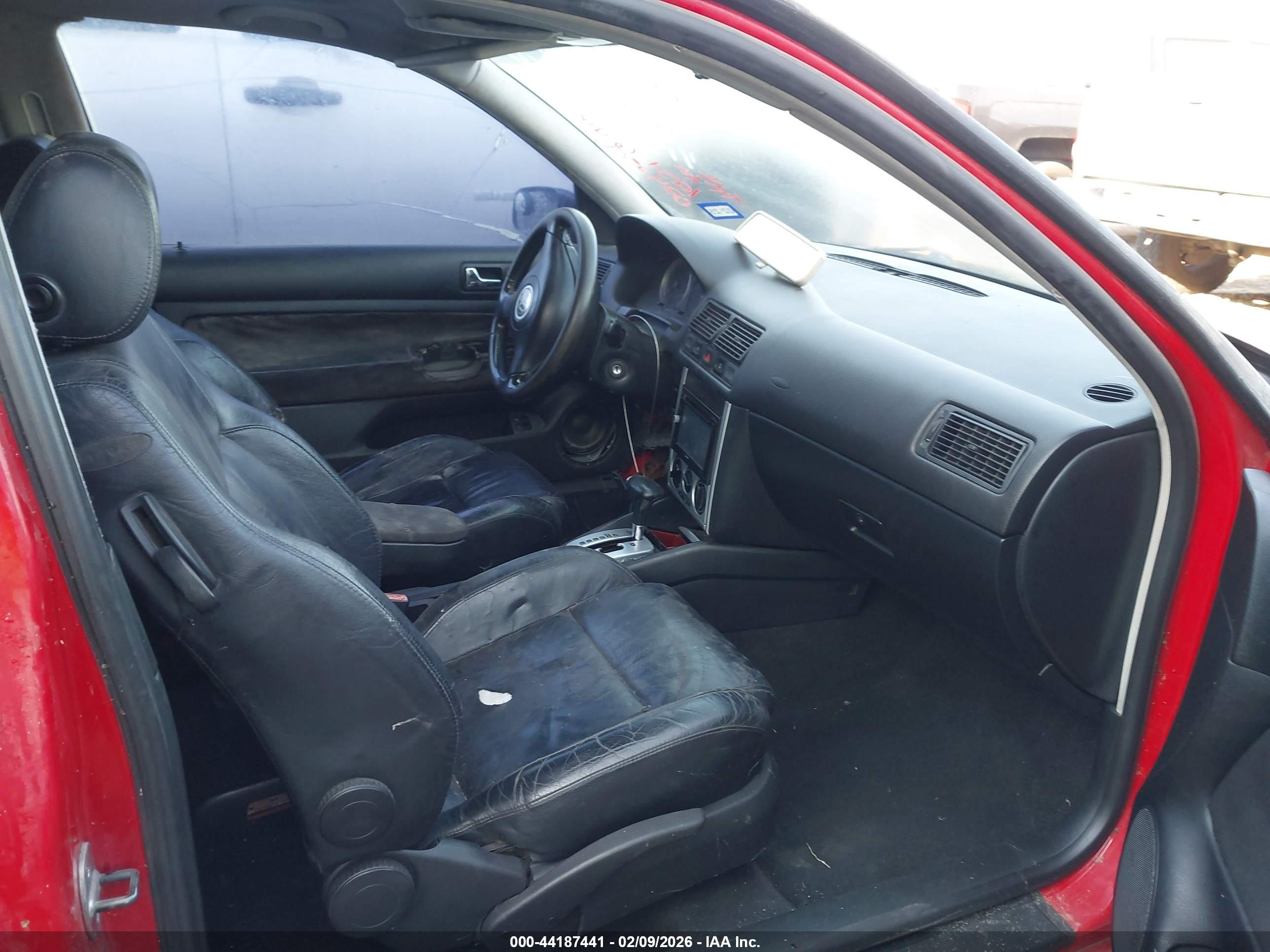 VOLKSWAGEN GTI image 5
