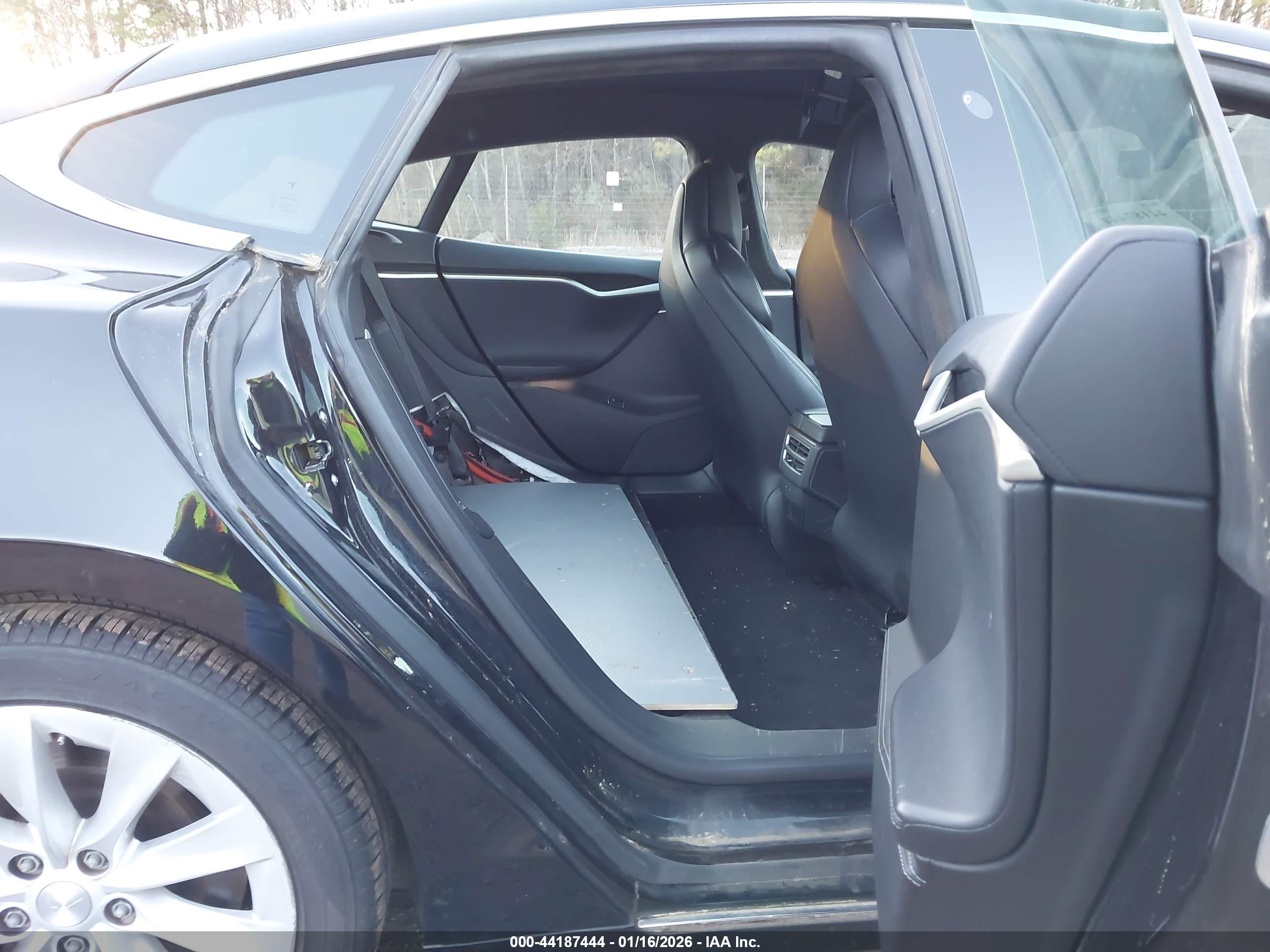 TESLA MODEL image 8